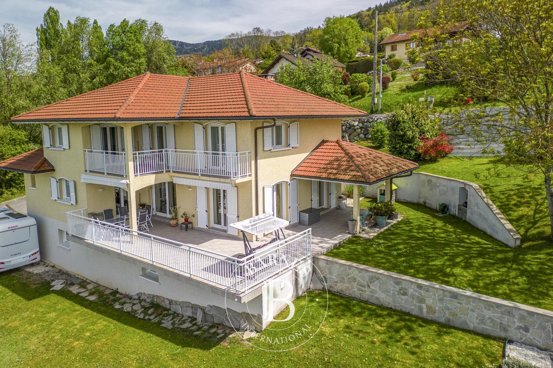 BARNES GENEVOIS - CRANVES SALES - Provençal-style villa with panoramic views of the Jura - picture 1