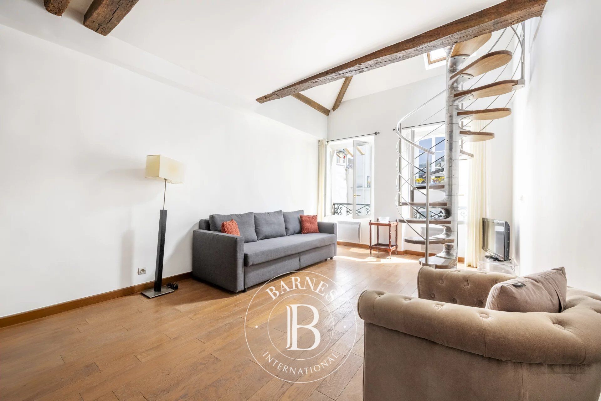 Apartment for sale - Paris 3 - Vieille du Temple - Top floor - Bright - Peace and quiet - picture 3