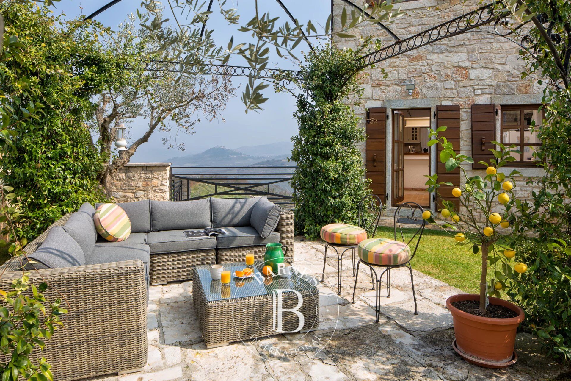 Istria: chalet de piedra con vistas a Motovun - picture 1