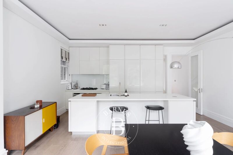 For Rent Townhouse | London - picture 1