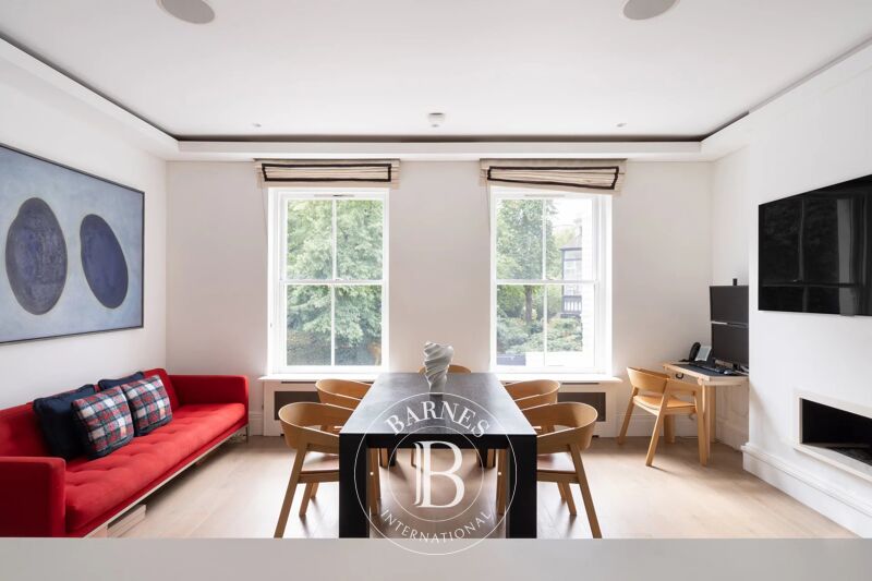 For Rent Townhouse | London - picture 2