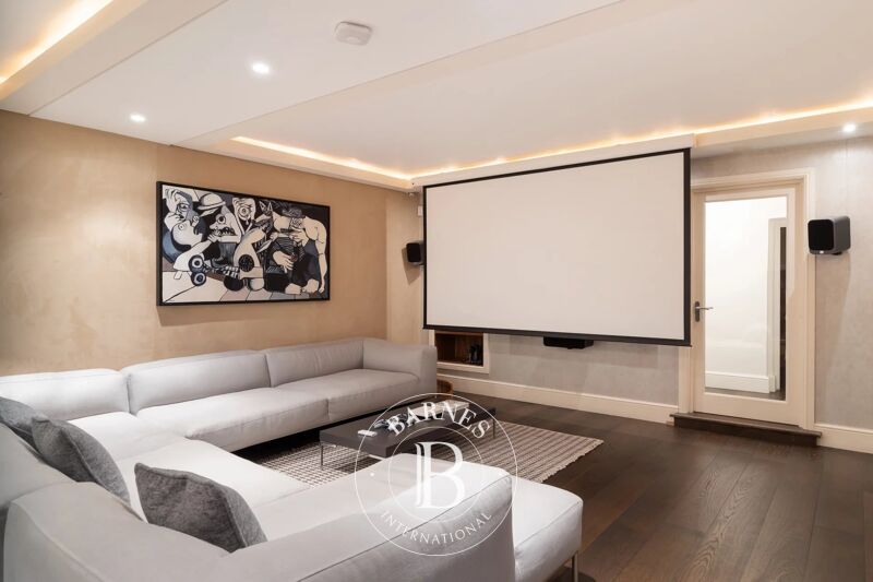 For Rent Townhouse | London - picture 3