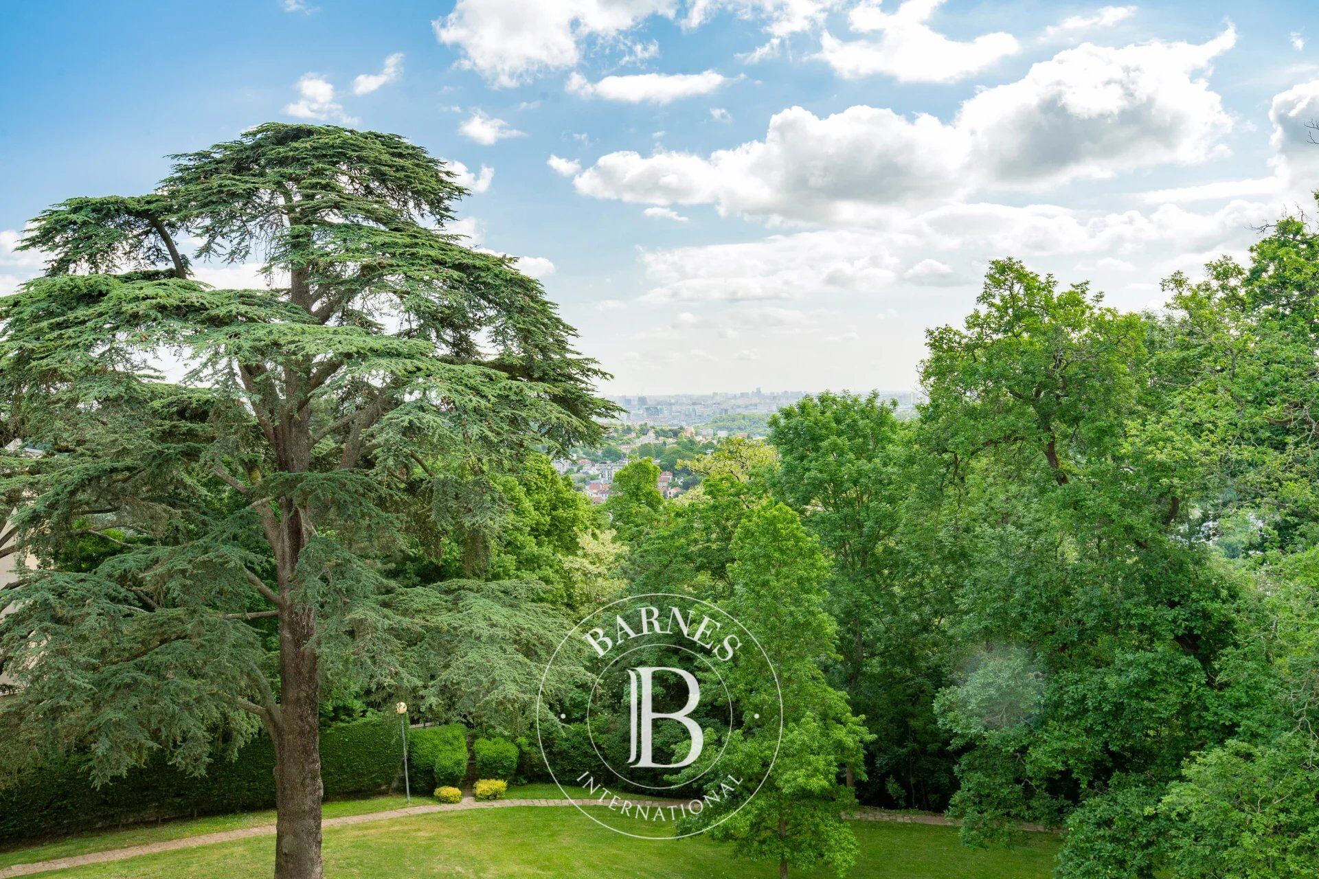 Appartement familial entièrement rénové - picture 1