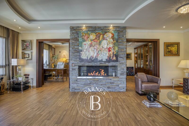 BARNES Pays de Gex - SAINT-GENIS-POUILLY - NEAR DOWNTOWN - 177 M² PENTHOUSE - 2 DOUBLE GARAGES