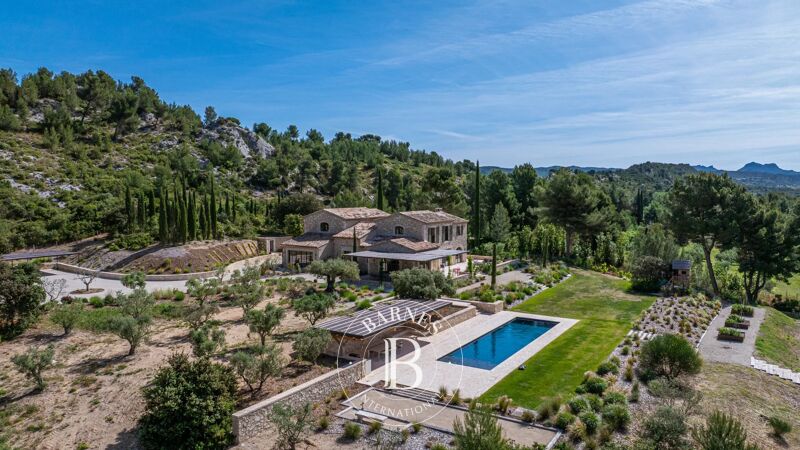 MAUSSANE LES ALPILLES-EXCEPTIONAL PROPERTY-6 BEDROOMS-ABSOLUTE QUIET