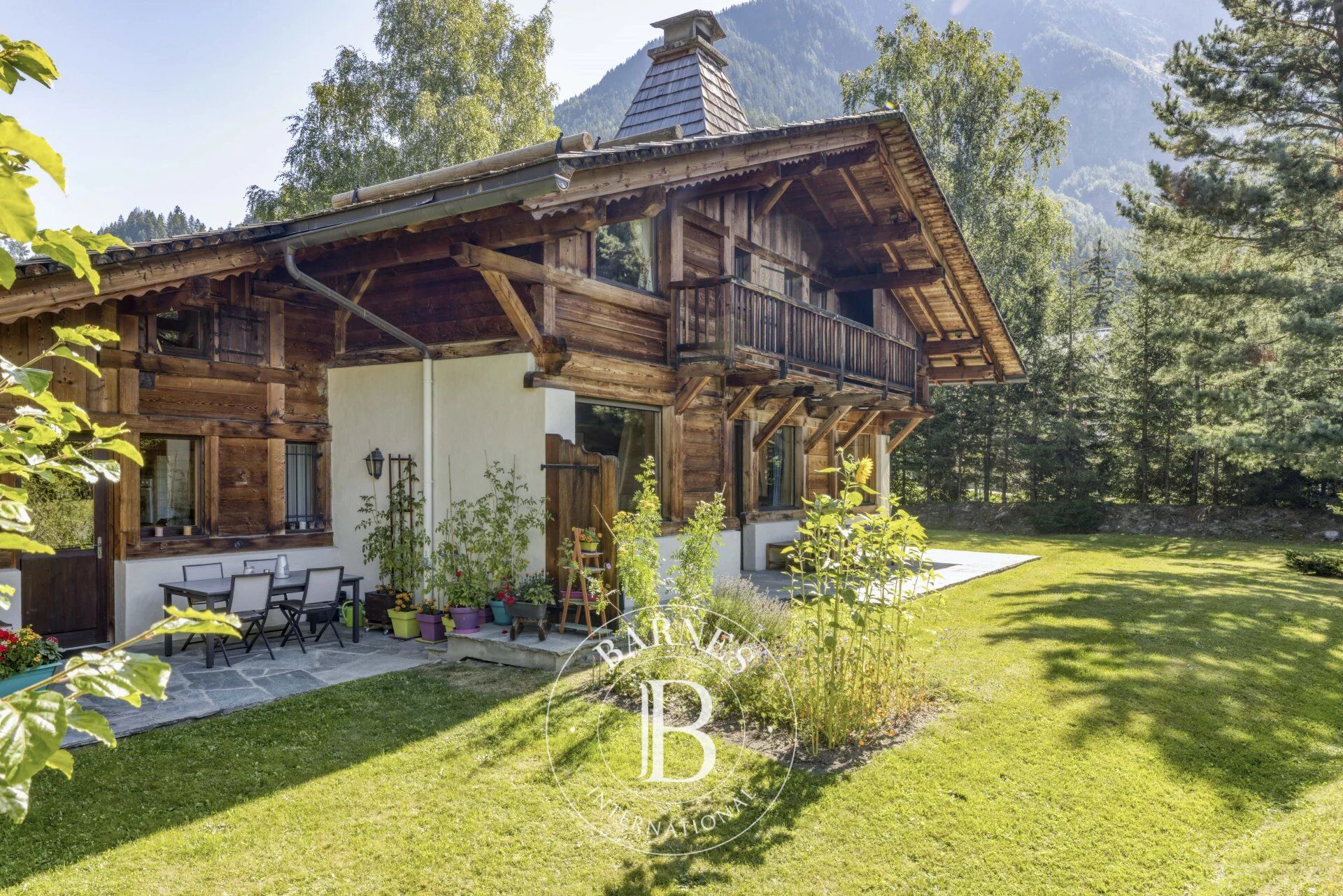 BARNES CHAMONIX - LES TINES  - 4 BEDROOM CHALET WITH APARTMENT - MONT BLANC VIEW - picture 1