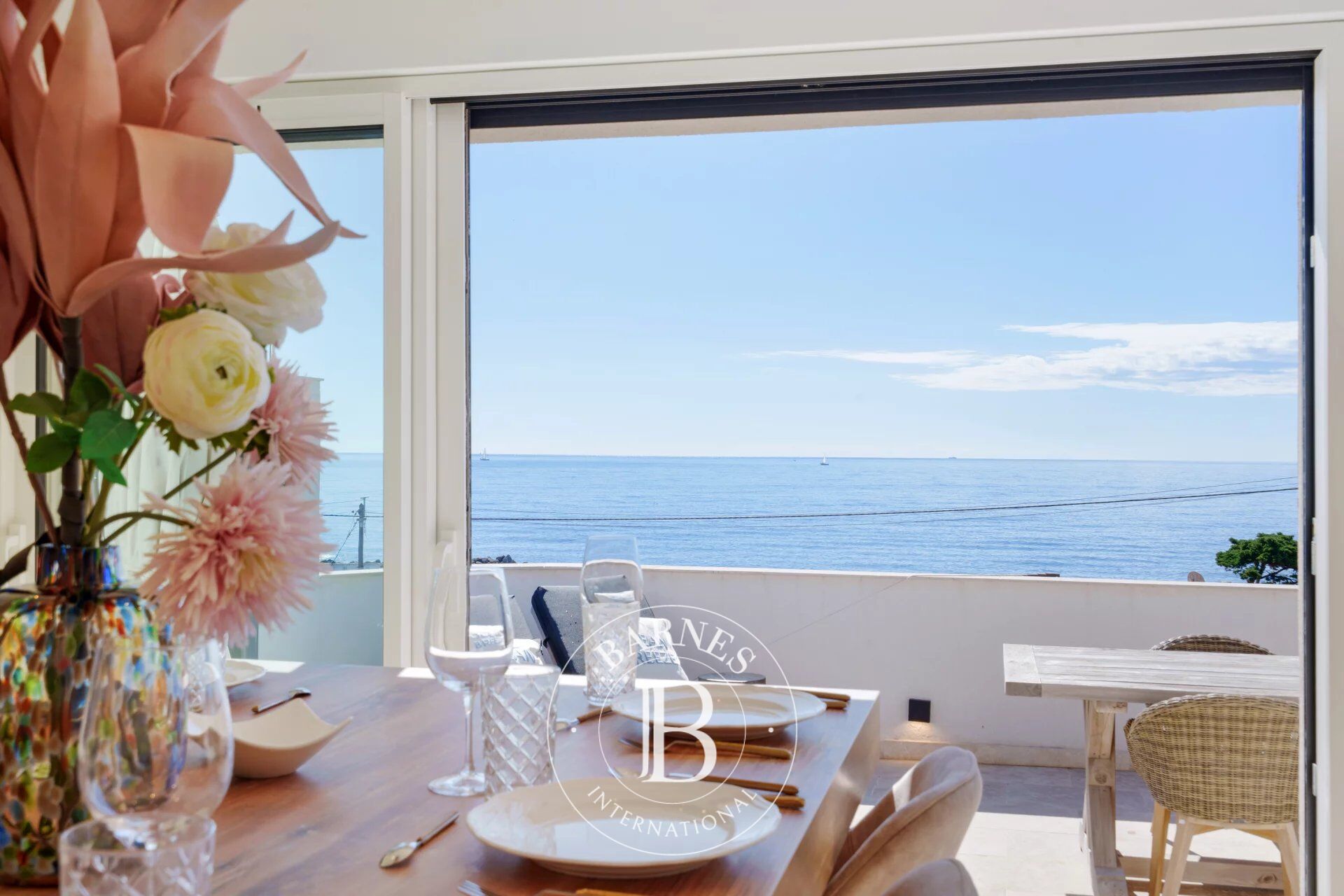 LES ISSAMBRES - APPARTEMENT - VUE MER PANORAMIQUE - picture 2