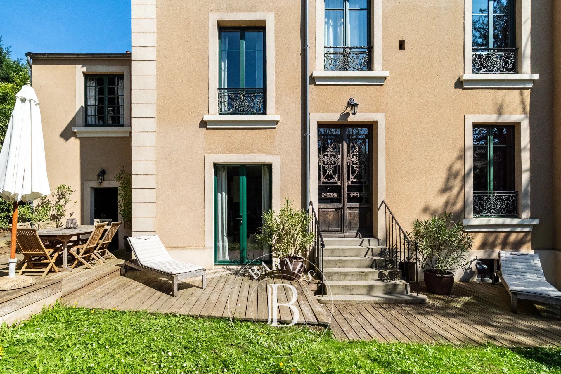 Renovated townhouse - picture 3