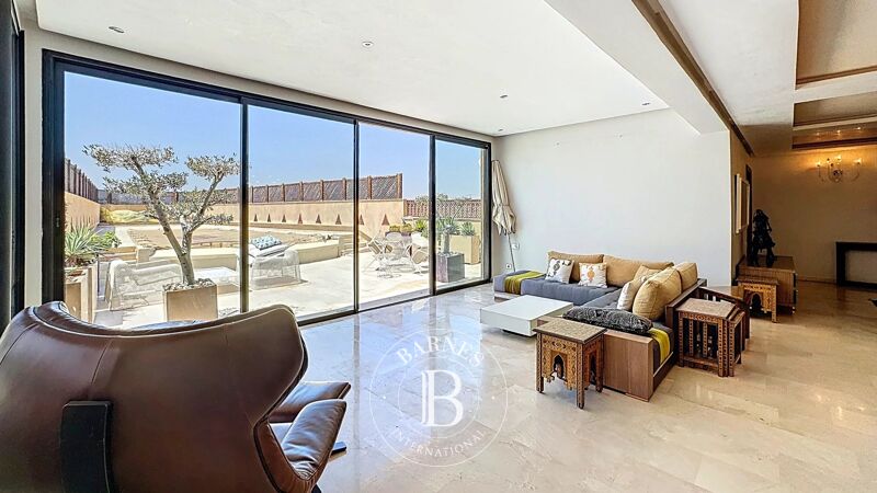 SUPERB DUPLEX APARTMENT IN TOWN CENTER