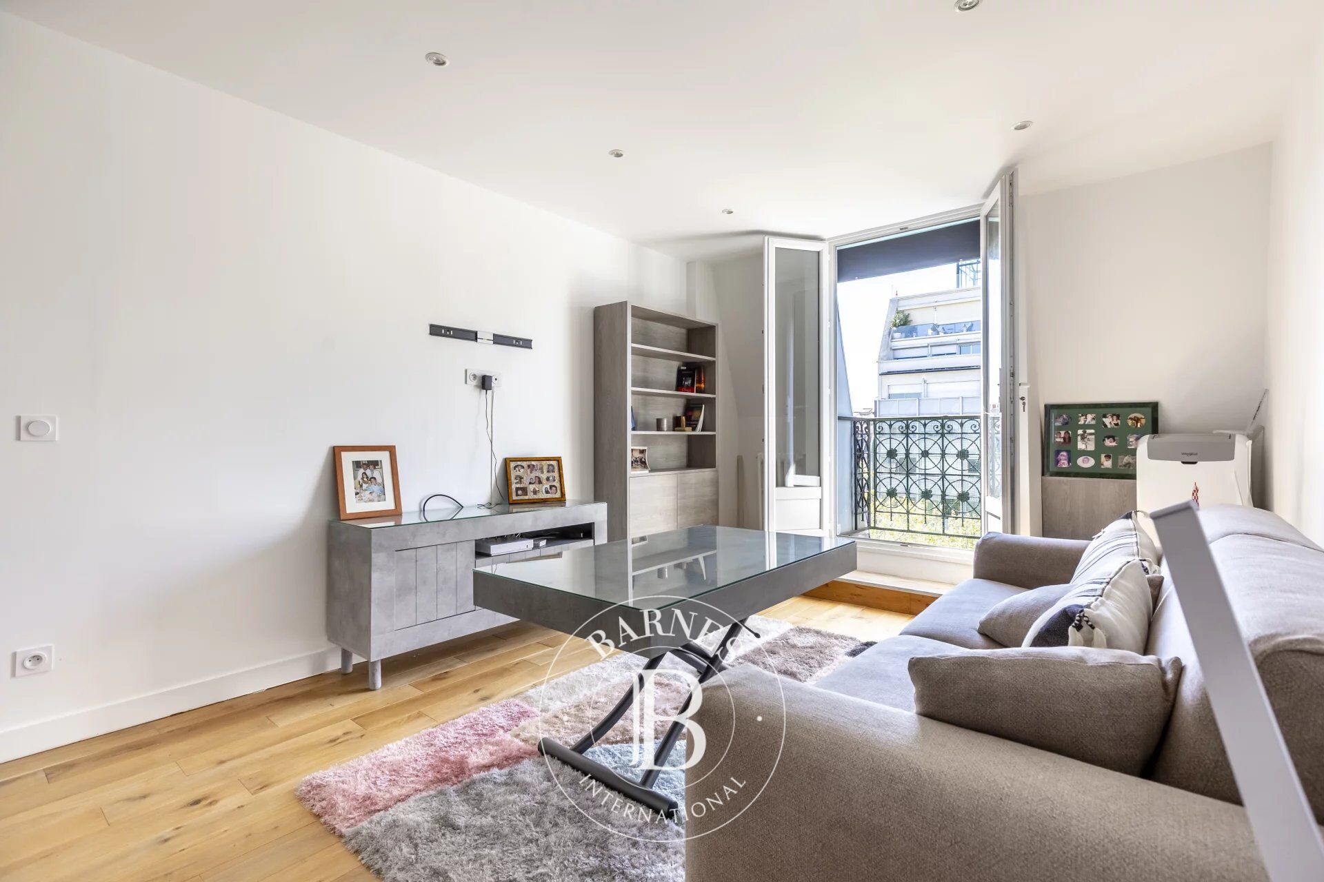 PARIS 8 - Avenue MARCEAU - View of the Eiffel Tower - picture 2