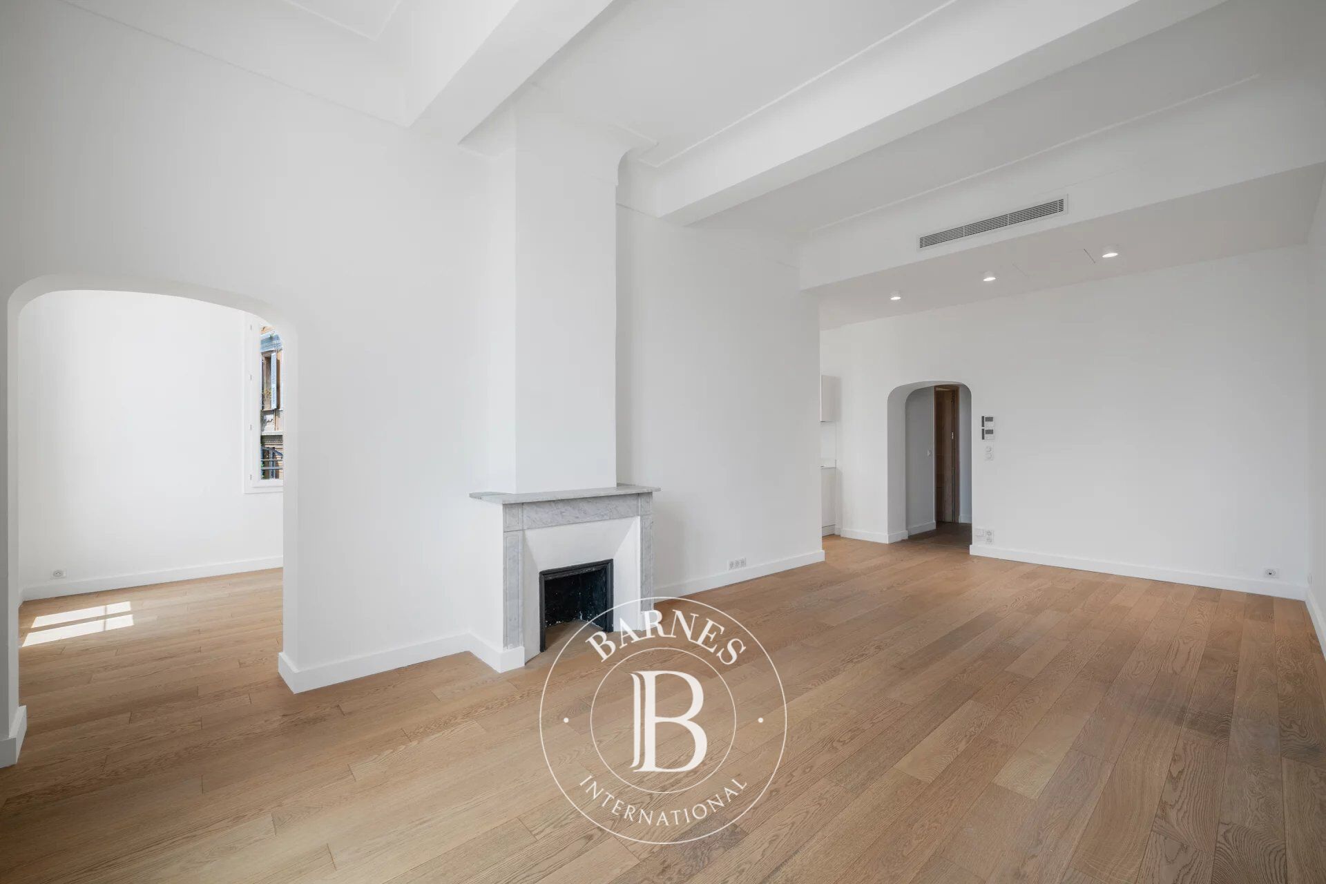 NICE – PONCHETTES – FULLY RENOVATED APARTMENT - picture 2