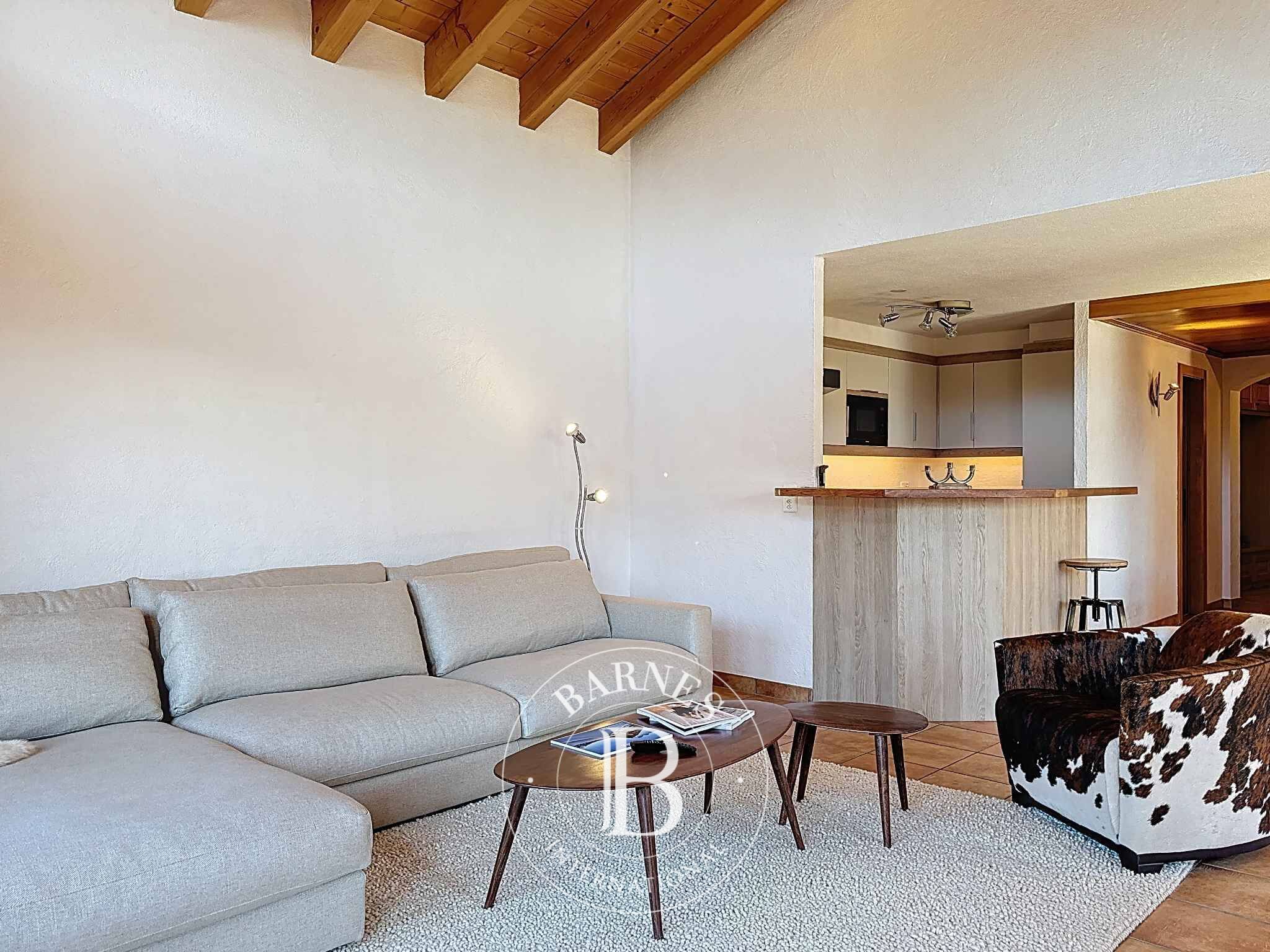 Bright and Spacious 3-Bedroom Apartment in the Very Heart of Verbier - picture 3