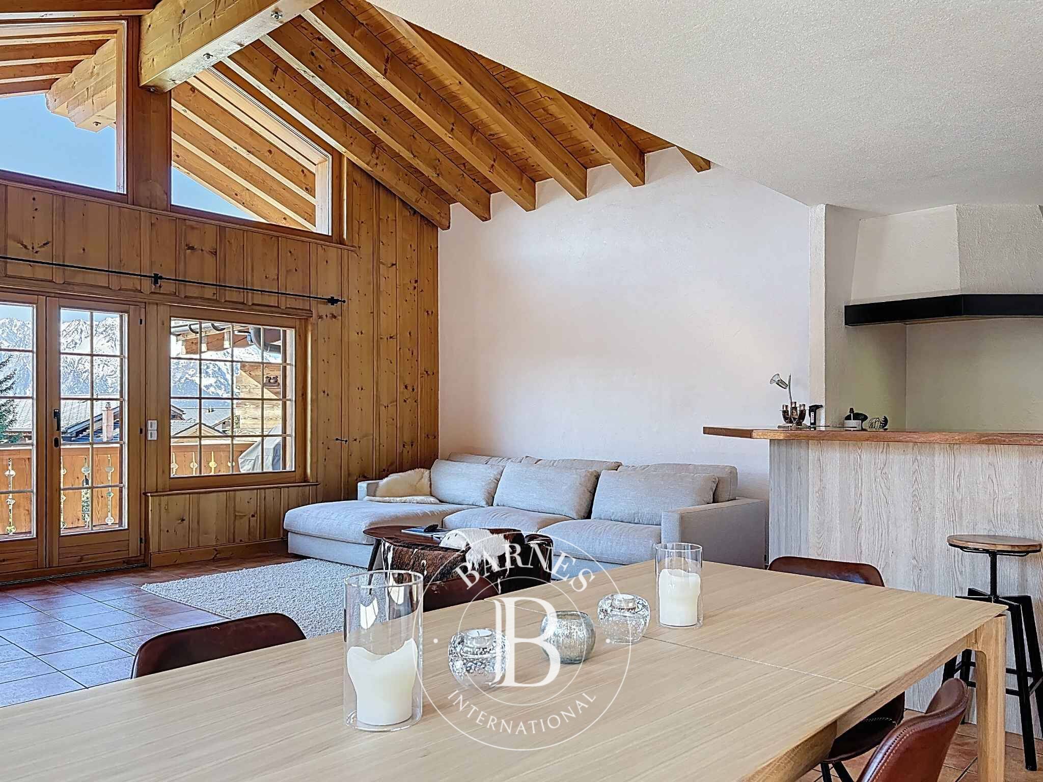 Bright and Spacious 3-Bedroom Apartment in the Very Heart of Verbier - picture 1