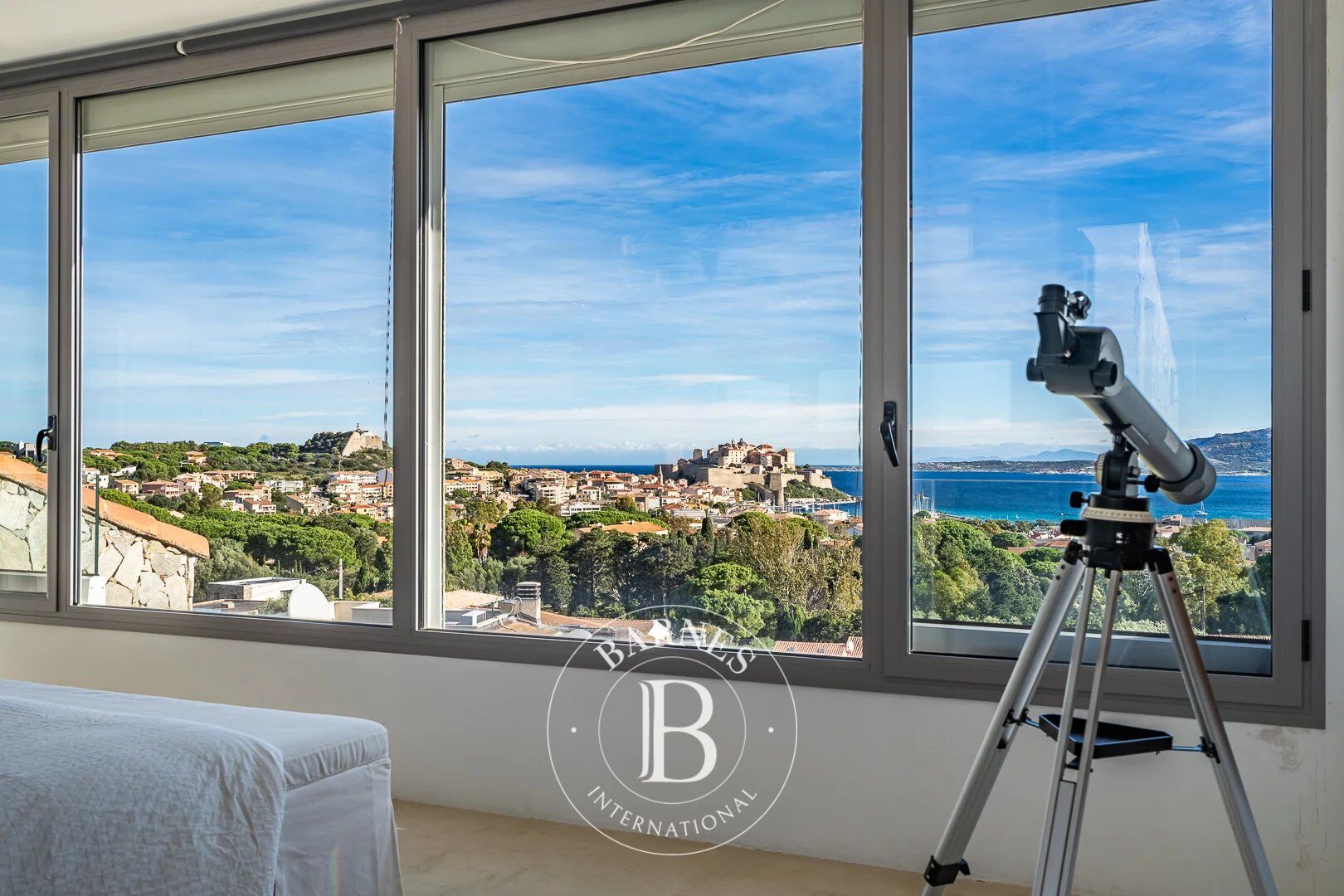 Calvi, villa 5 chambres, piscine, vue mer, centre-ville et plage à pied - picture 2