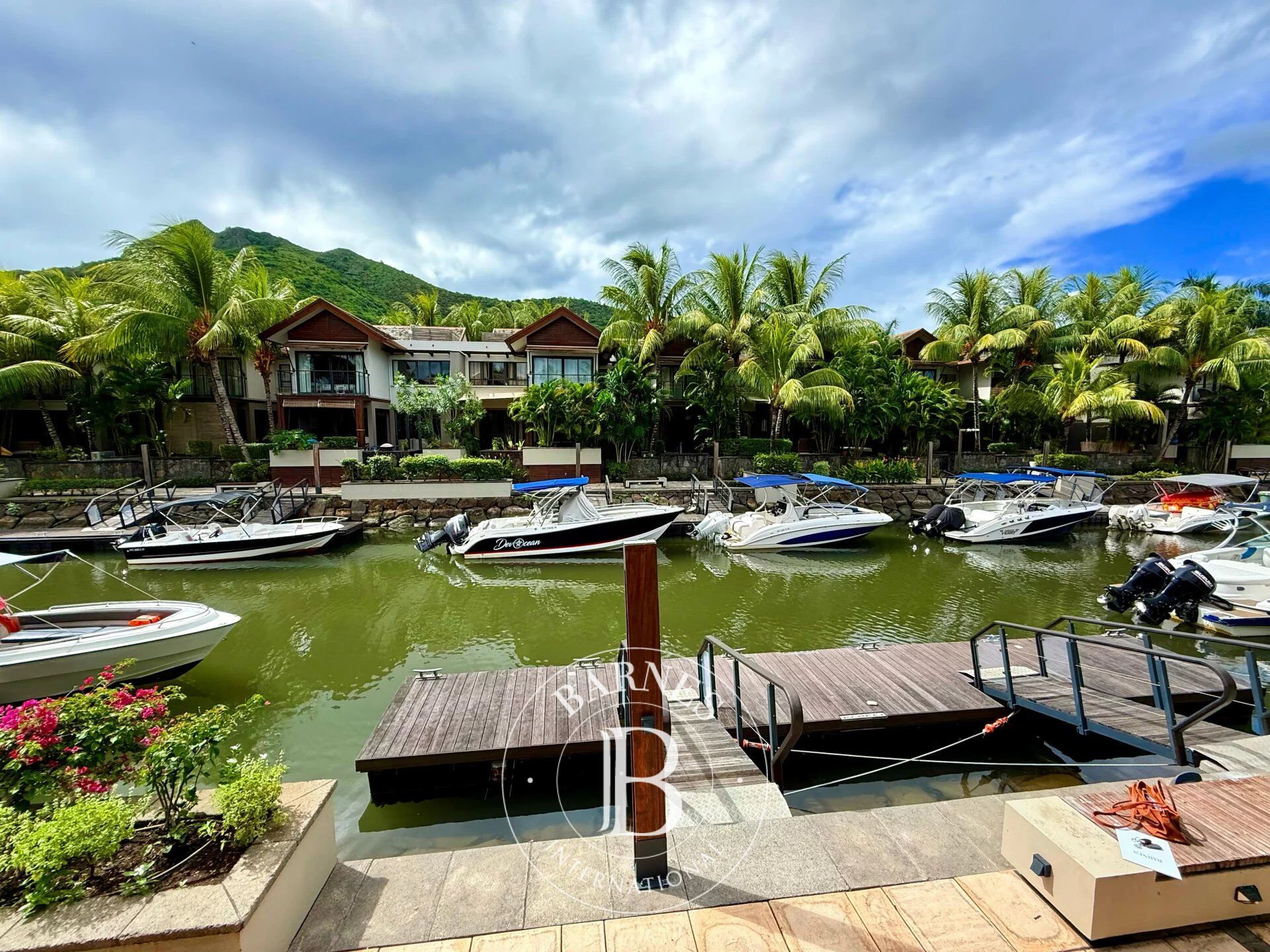 RIVIÈRE NOIRE – Marina duplex with private mooring – 3 bedrooms - picture 1