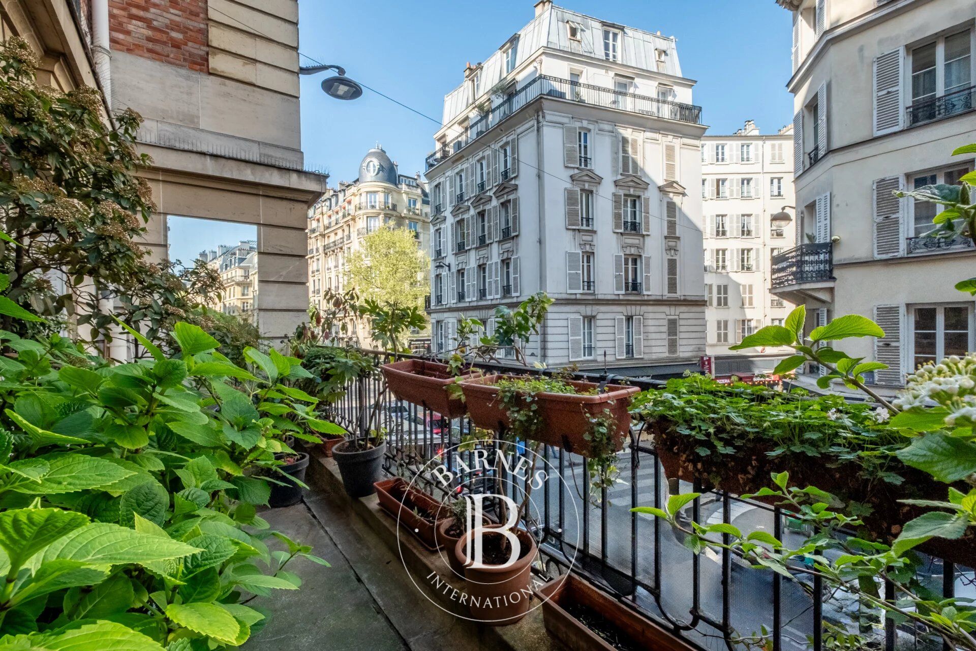 Paris 7ème - Gros Caillou/ Grenelle - 3/4 chambres - Terrasse - picture 2