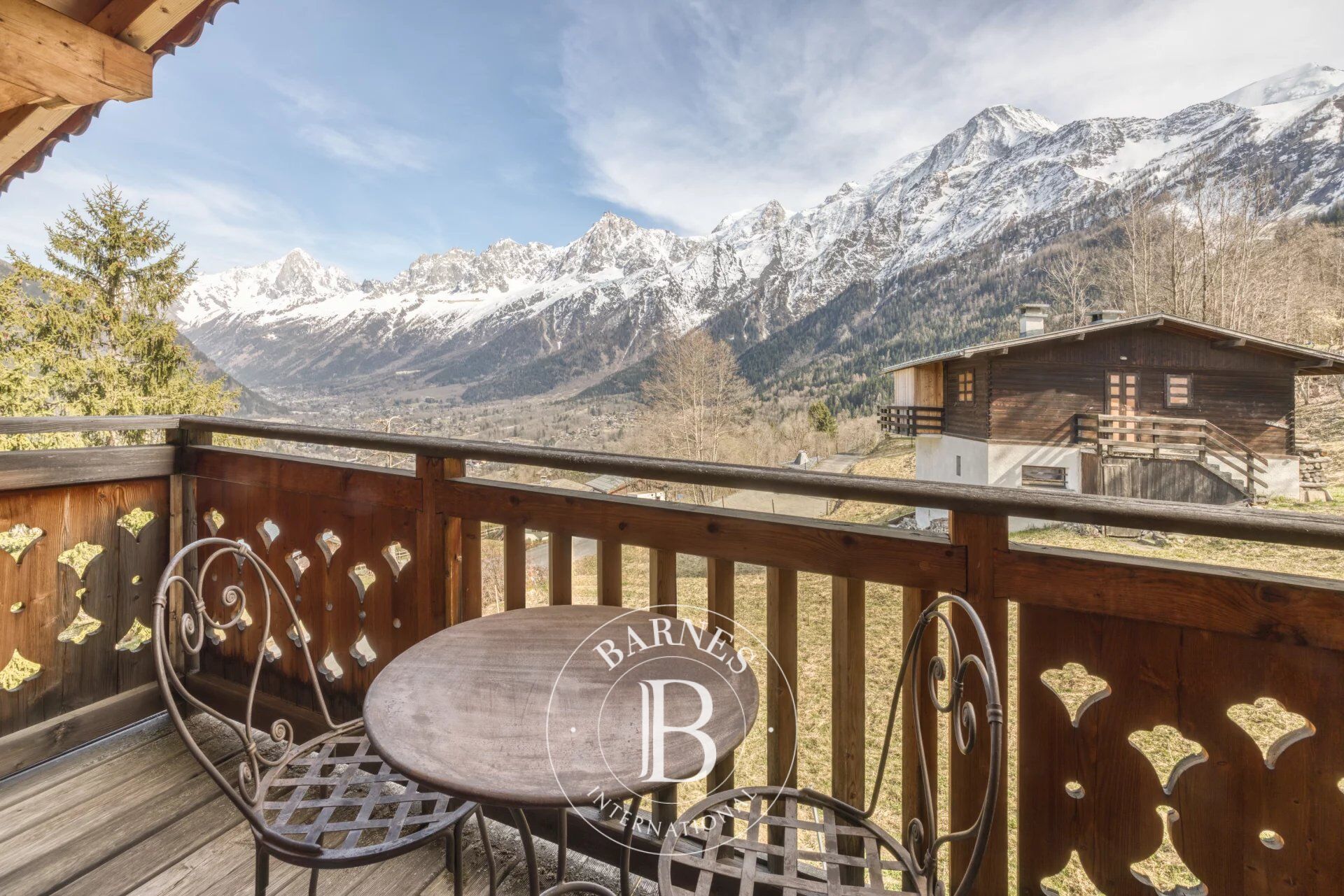 BARNES CHAMONIX - EXCLUSIVITE - LES HOUCHES - CHALET  4 CHAMBRES  - VUE MASSIF DU MONT BLANC - picture 2