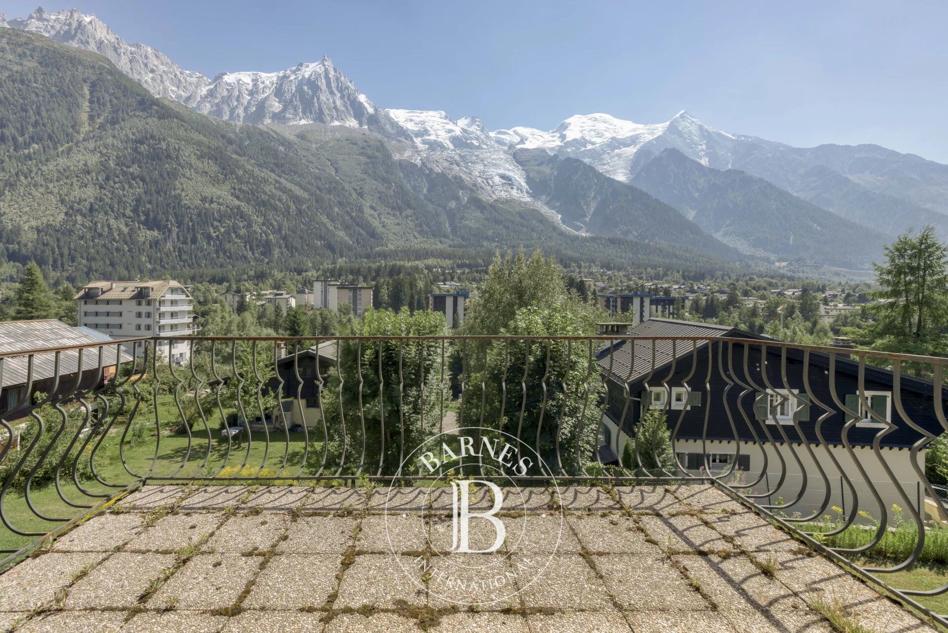 BARNES CHAMONIX - EXCLUSIVITÉ - MAISON DE CARACTÈRE - VUE PANORAMIQUE MONT-BLANC - 290 M² - À RÉNOVER - LES PÈCLES - picture 1