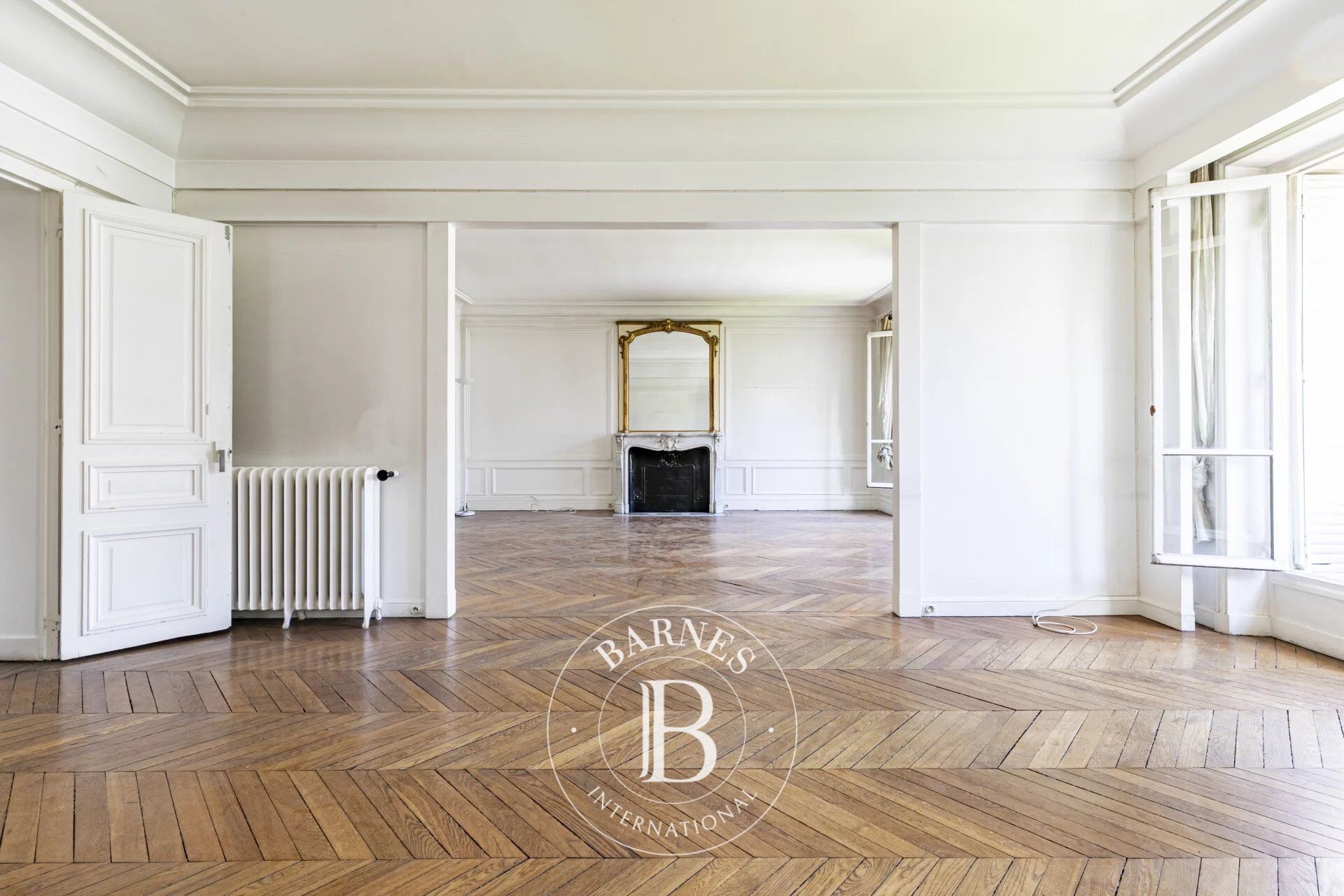 PARIS 16 - SPONTINI - FAMILY APARTMENT - GREAT VOLUME - PERIOD CHARM