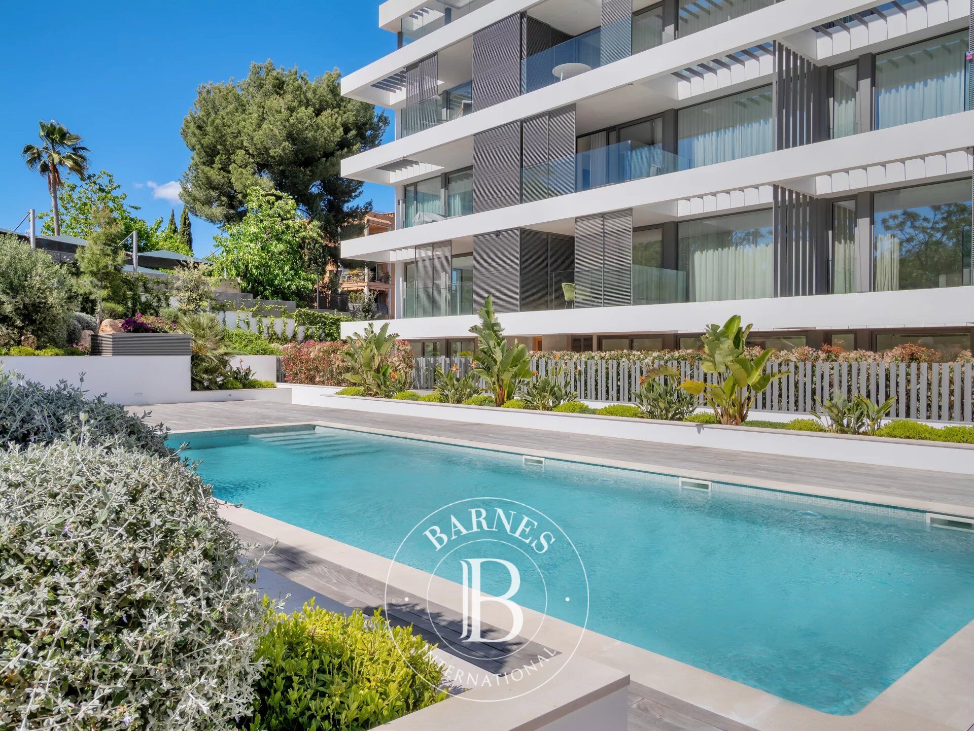 Elegante Apartamento de Jardín con Encanto Mediterráneo en Cala Major - picture 1