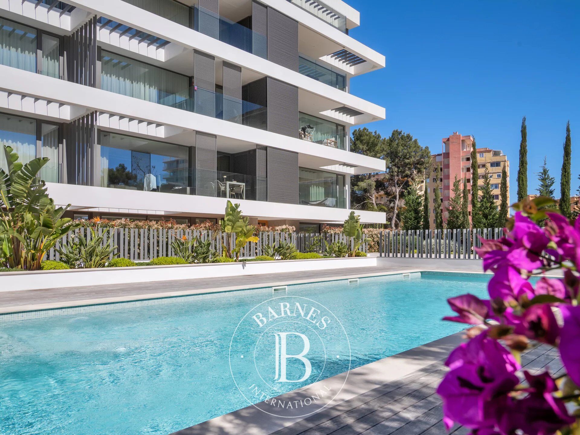 Elegante Apartamento de Jardín con Encanto Mediterráneo en Cala Major - picture 2