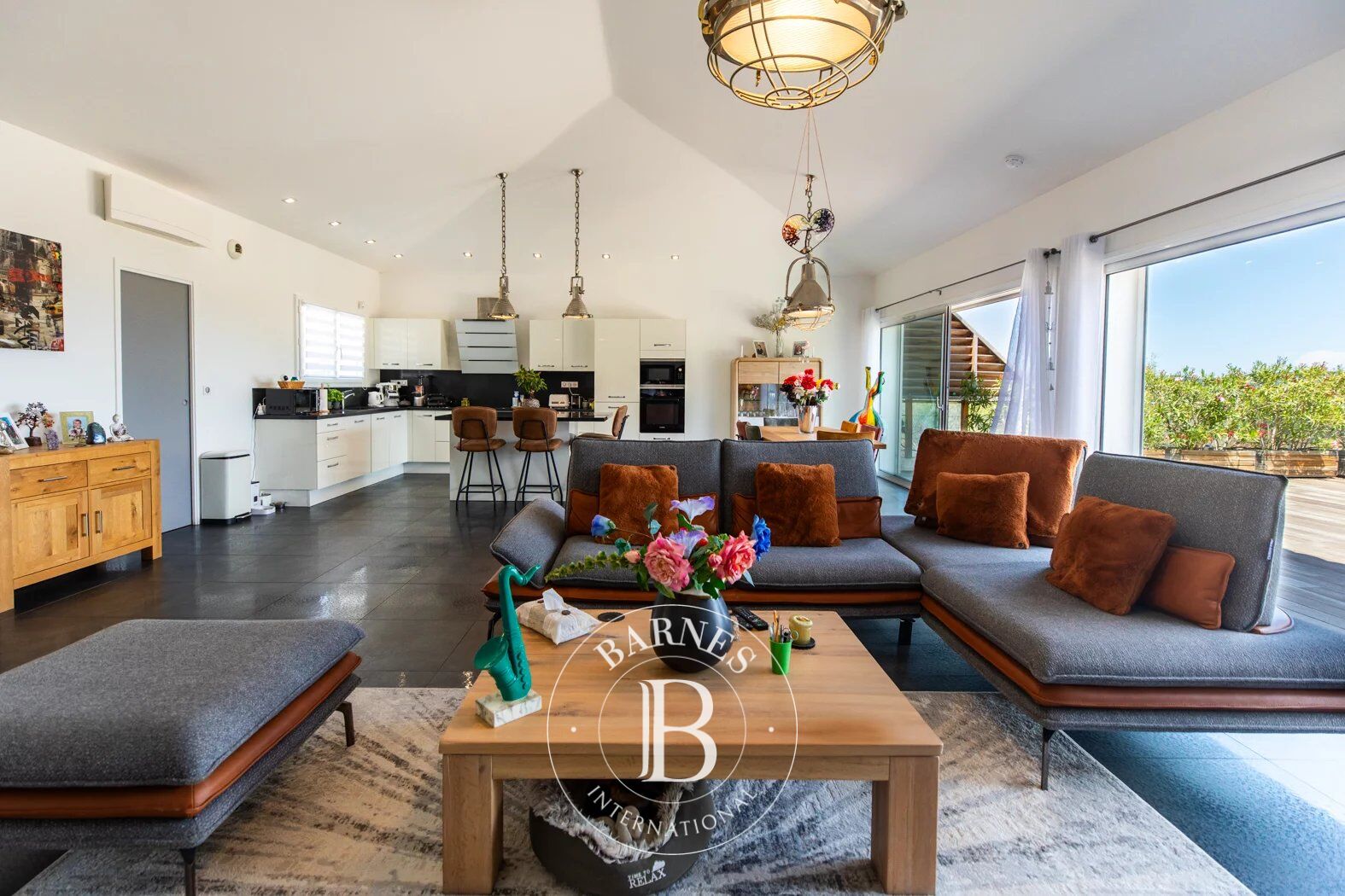 Porto-Vecchio, Trinité, architect-designed villa, 5 bedrooms, swimming pool, sea and mountain views - picture 3