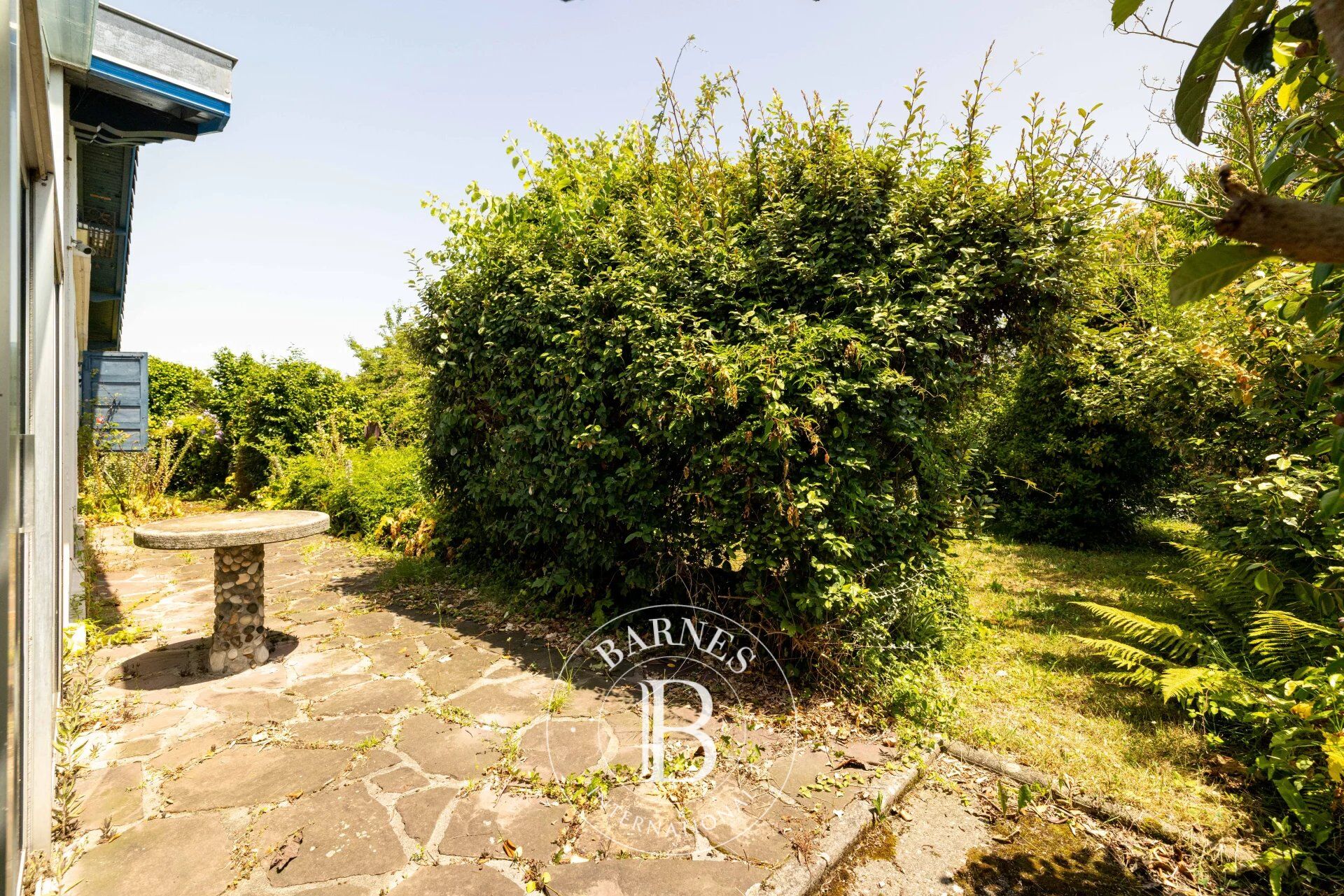 BIARRITZ KENNEDY – HOUSE TO RENOVATE WITH BEAUTIFUL OUTDOOR SPACE AND GARAGE - picture 2