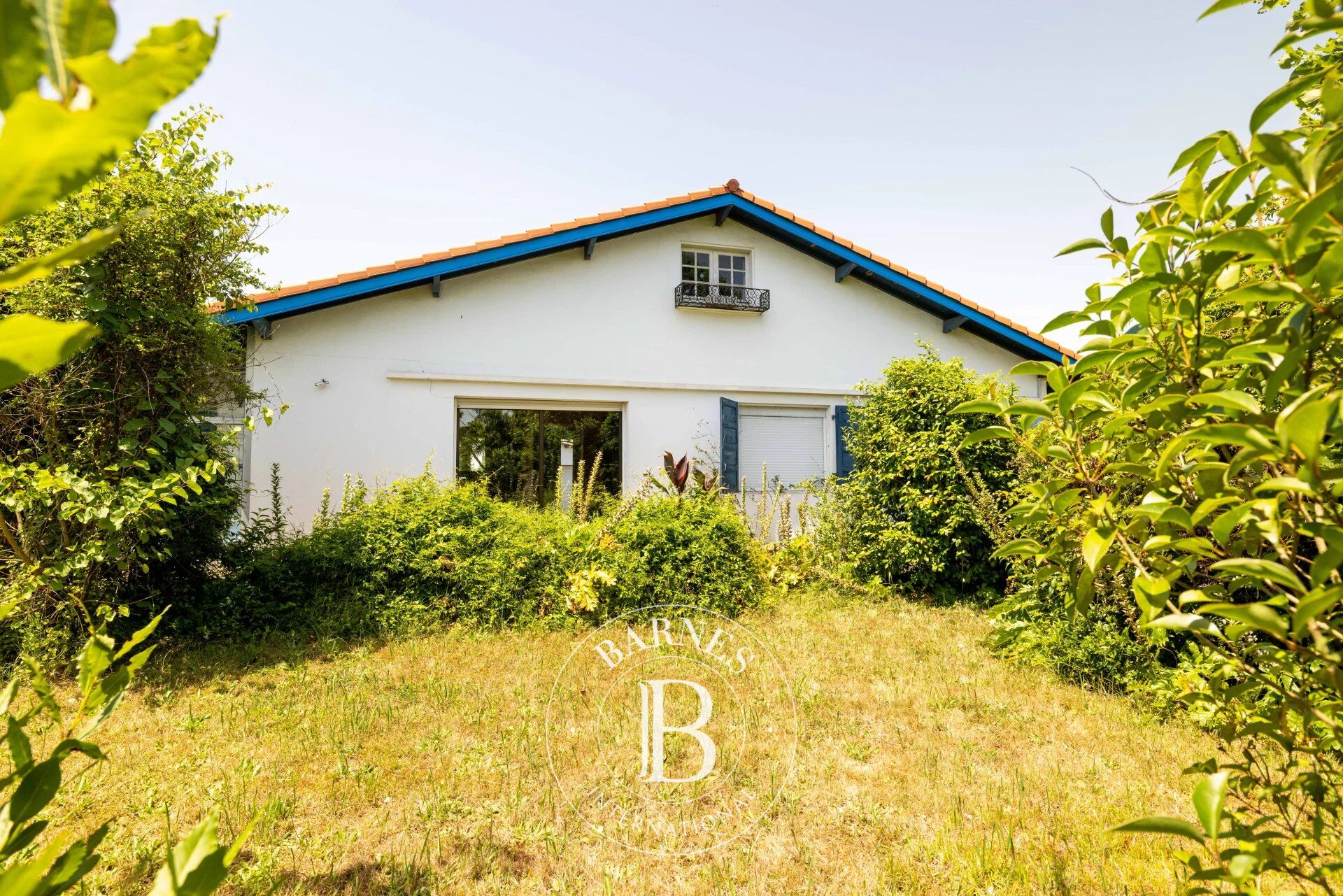 BIARRITZ KENNEDY – HOUSE TO RENOVATE WITH BEAUTIFUL OUTDOOR SPACE AND GARAGE - picture 1