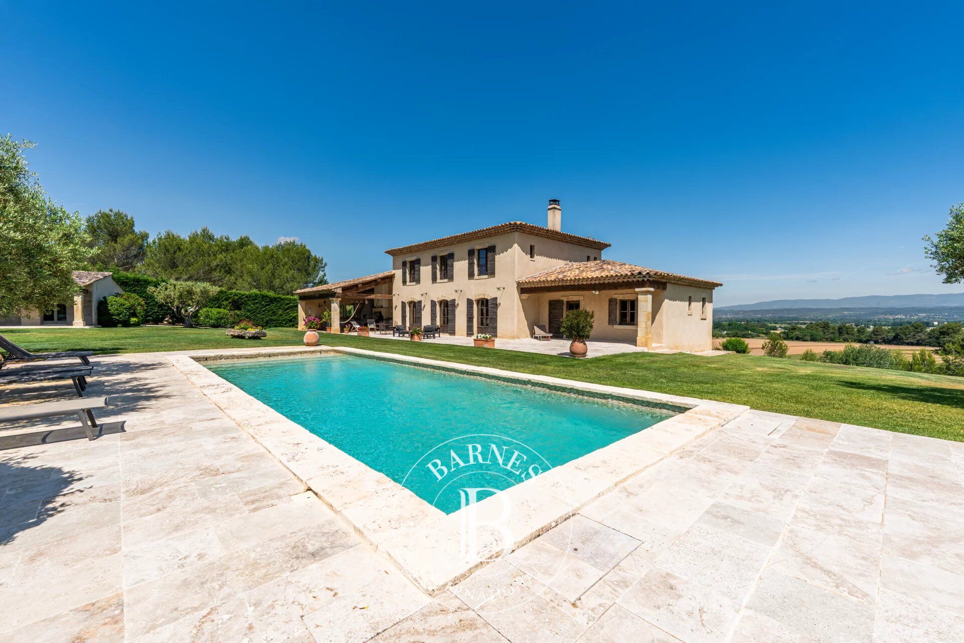 NORTH AIX-EN-PROVENCE – LUXURY ESTATE 6,460 SQ FT – 4 BEDROOMS + GUEST HOUSE – PANORAMIC VIEW – 1.2 ACRE GARDEN – POOL – BASEMENT – GARAGE – OUTBUILDING - picture 2
