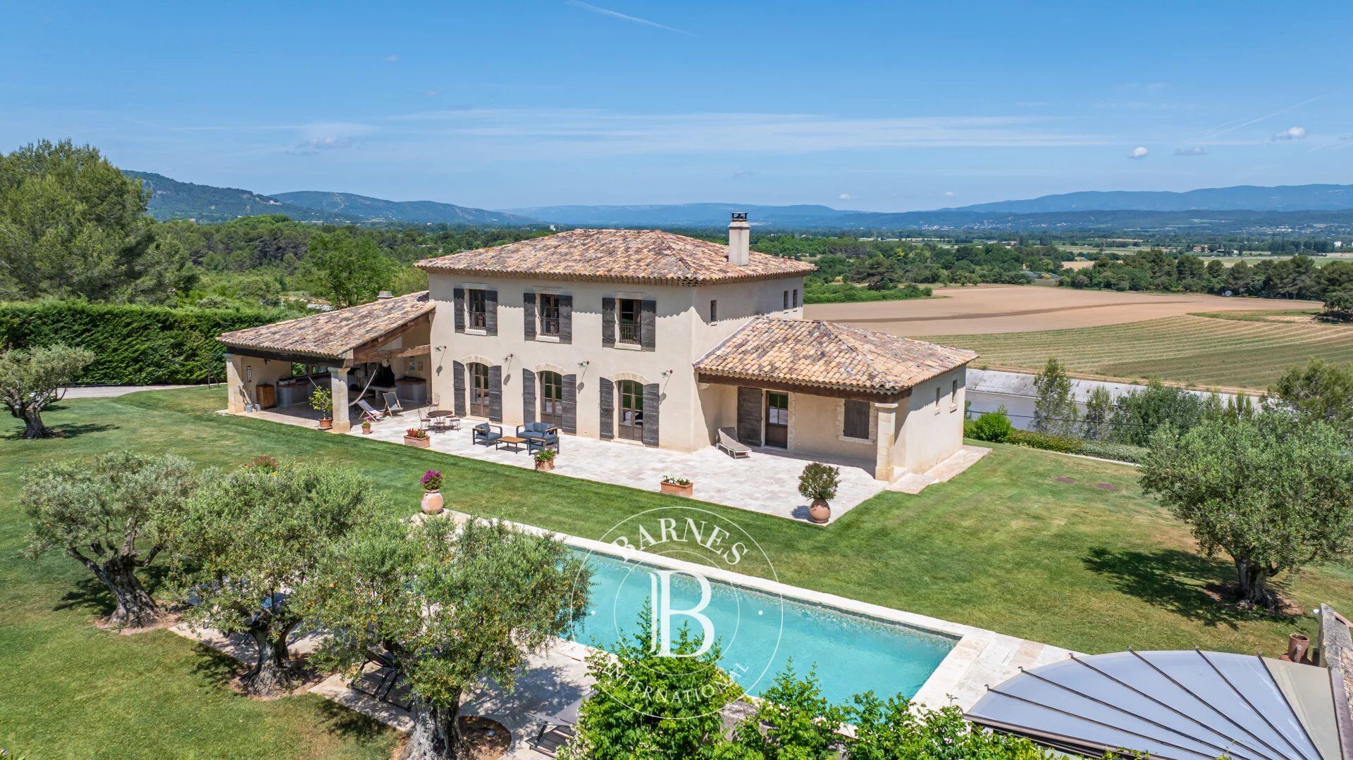 NORTH AIX-EN-PROVENCE – LUXURY ESTATE 6,460 SQ FT – 4 BEDROOMS + GUEST HOUSE – PANORAMIC VIEW – 1.2 ACRE GARDEN – POOL – BASEMENT – GARAGE – OUTBUILDING - picture 1