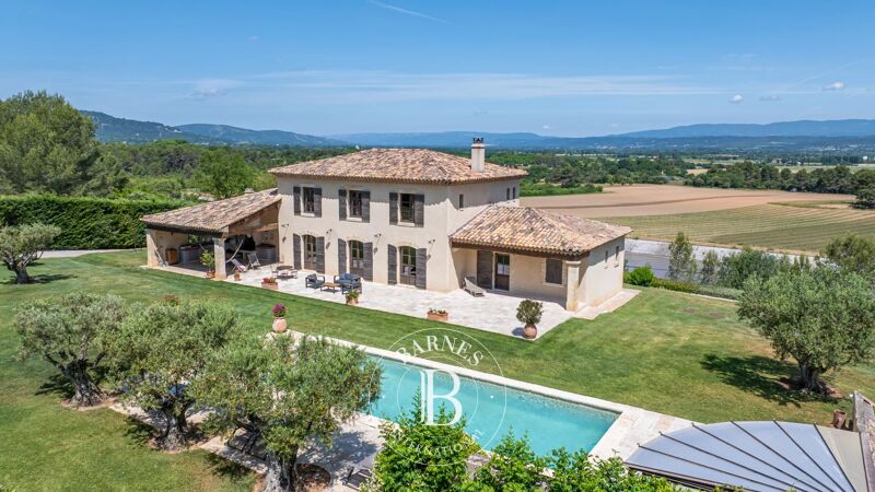 NORTH AIX-EN-PROVENCE – LUXURY ESTATE 6,460 SQ FT – 4 BEDROOMS + GUEST HOUSE – PANORAMIC VIEW – 1.2 ACRE GARDEN – POOL – BASEMENT – GARAGE – OUTBUILDING