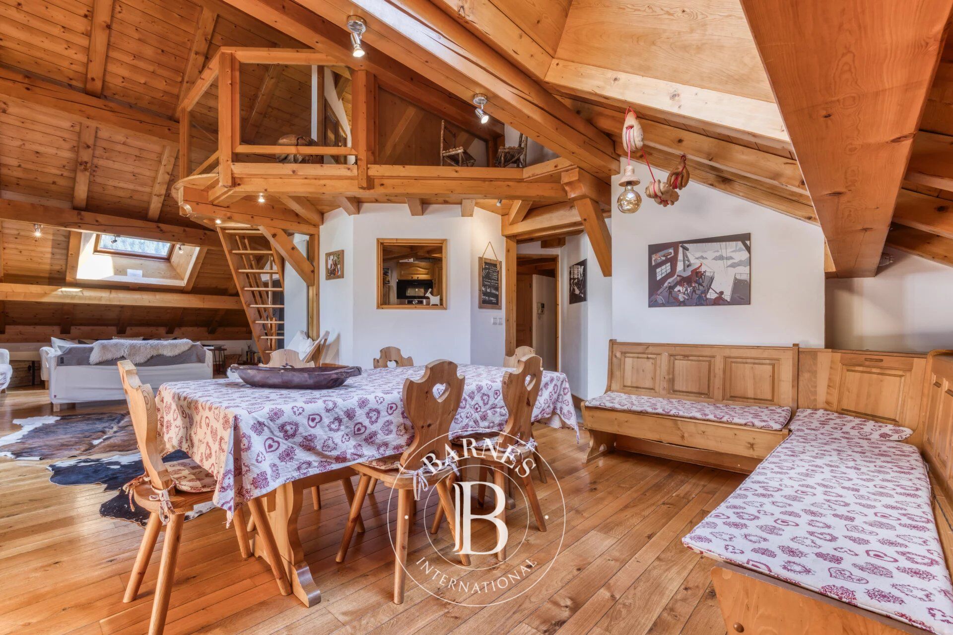 BARNES CHAMONIX -  CENTRE-VILLE - APPARTEMENT 3 CHAMBRES - BALCON - DERNIER ÉTAGE - picture 2