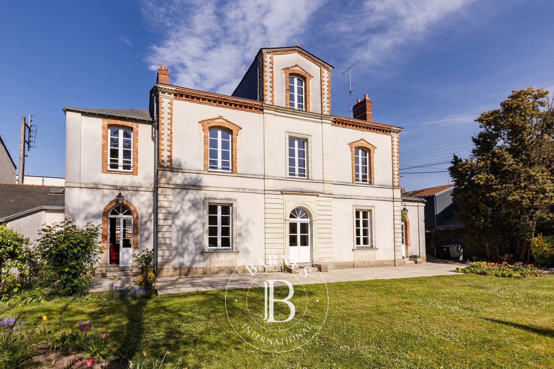 NANTES SAINT DONATIEN - Superb 9-room town house - picture 1