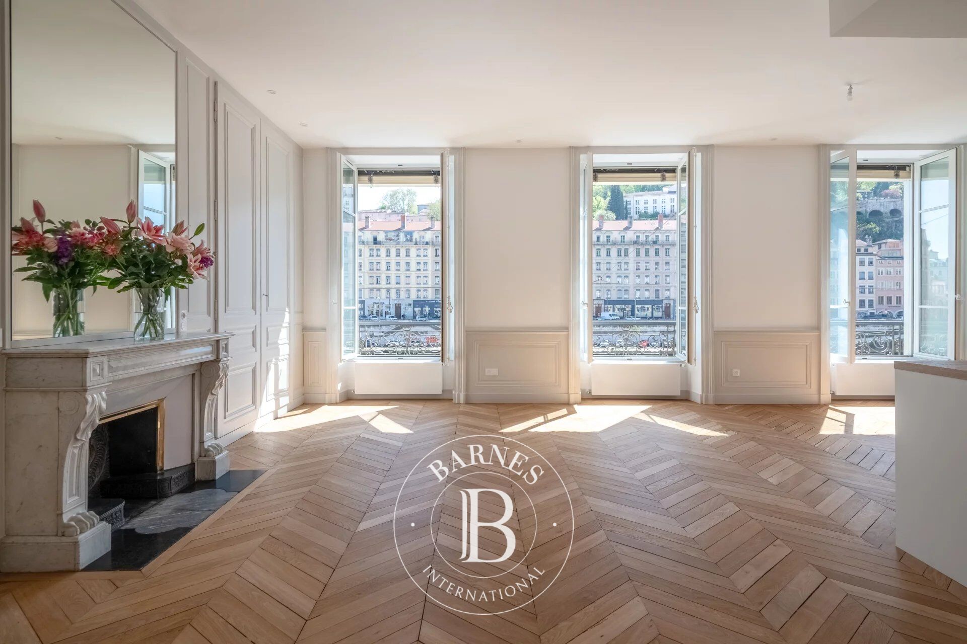 Lyon 1 - Quai Saint Vincent - Apartment 180,36 sqm - Cellar - 4 Bedrooms - picture 2