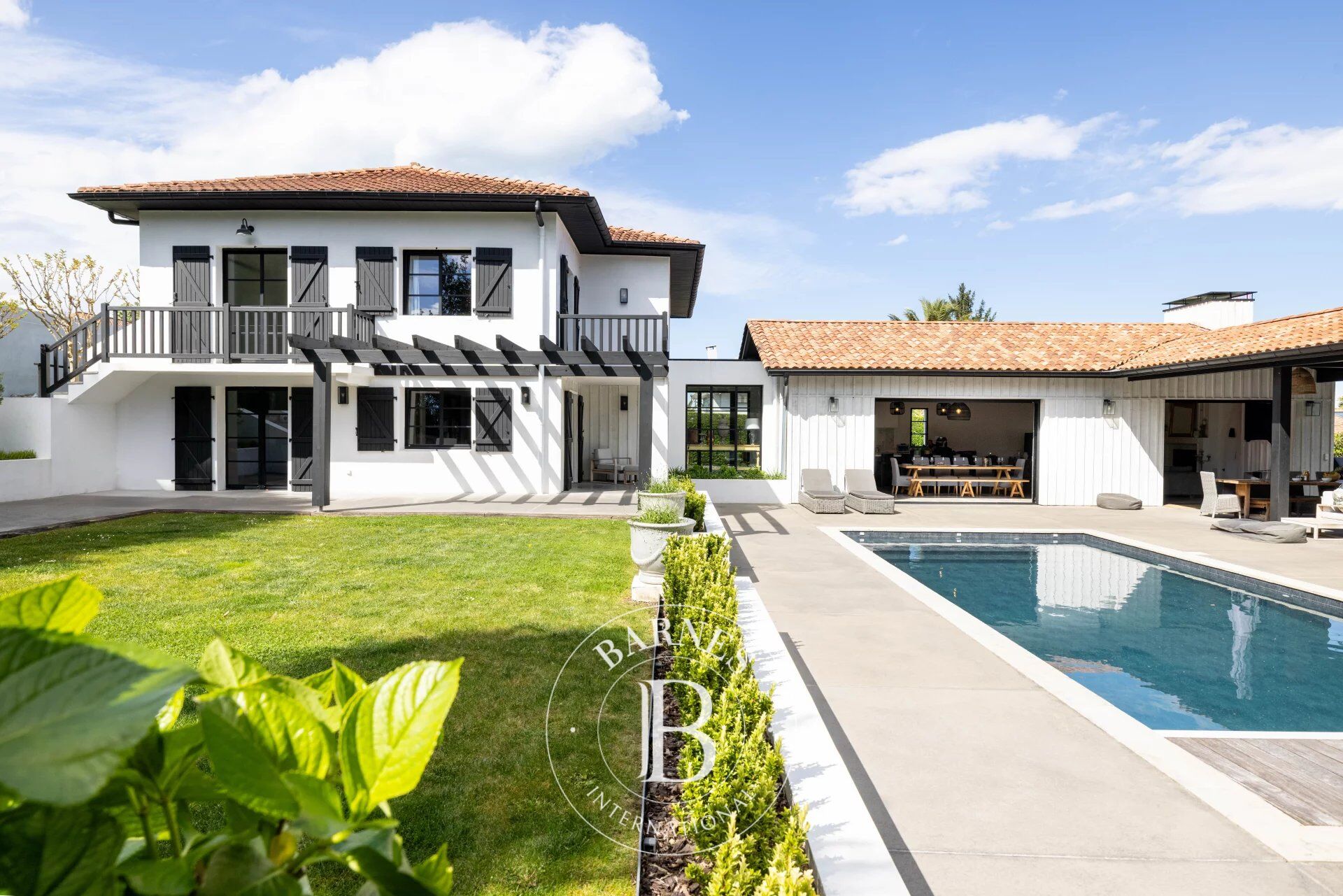 CAMBRIDGE - Villa familiale, 7 chambres, piscine à 3min de Biarritz - picture 1