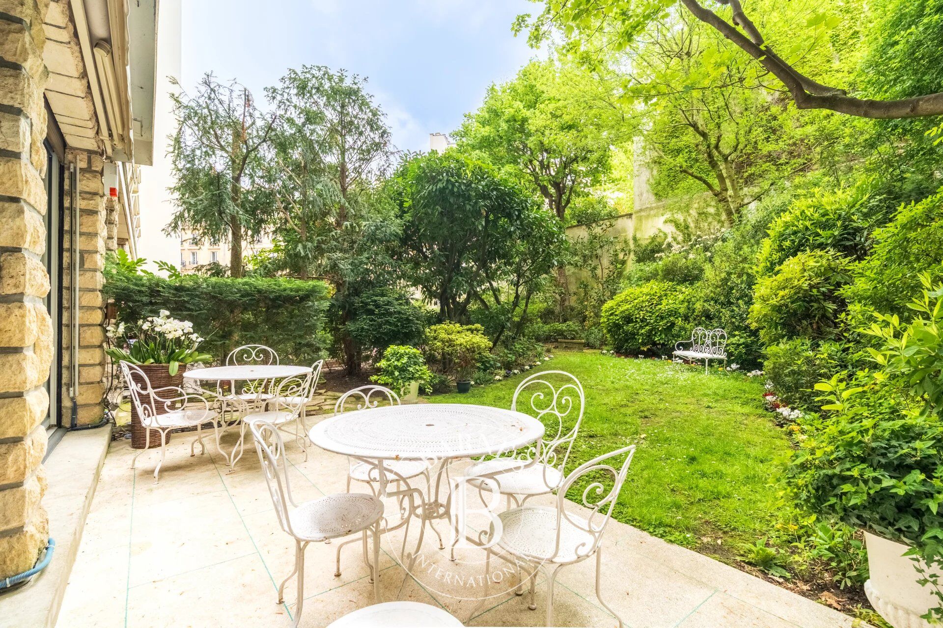 Paris 16 - Passy - Rez-de-jardin - 5 chambres - picture 1