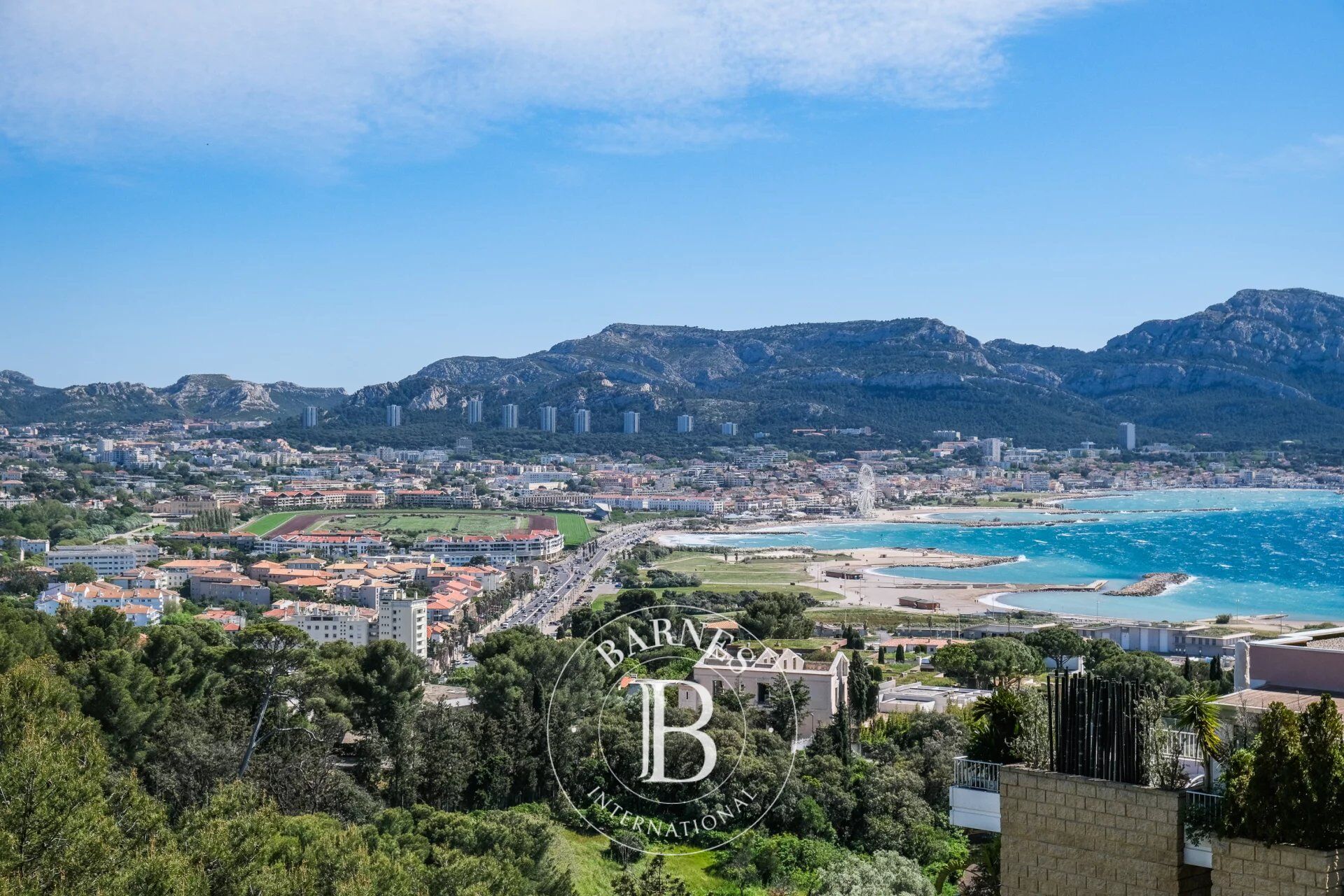 UNFURNISHED RENTAL – MARSEILLE 13007 – LES ALPILLES – 3-BEDROOM APARTMENT – PANORAMIC SEA VIEW – PARKING - picture 1