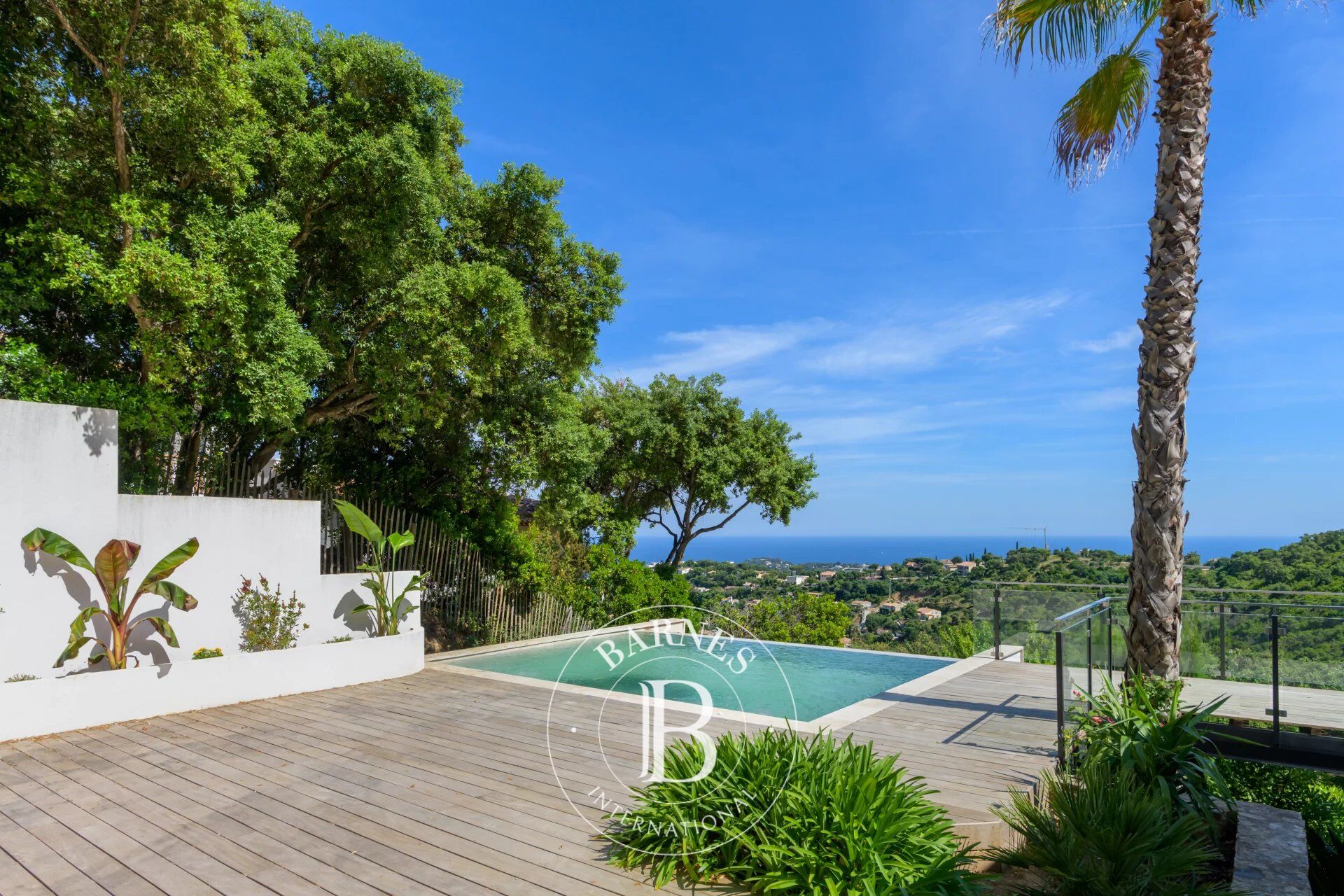 Cavalaire - Villa - entièrement rénovée - Très belle vue mer et collines - picture 2