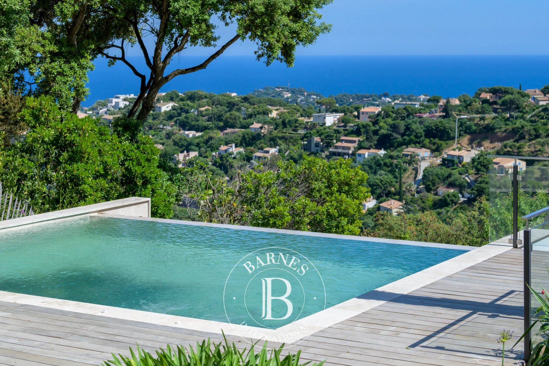 Cavalaire - Villa - entièrement rénovée - Très belle vue mer et collines - picture 1