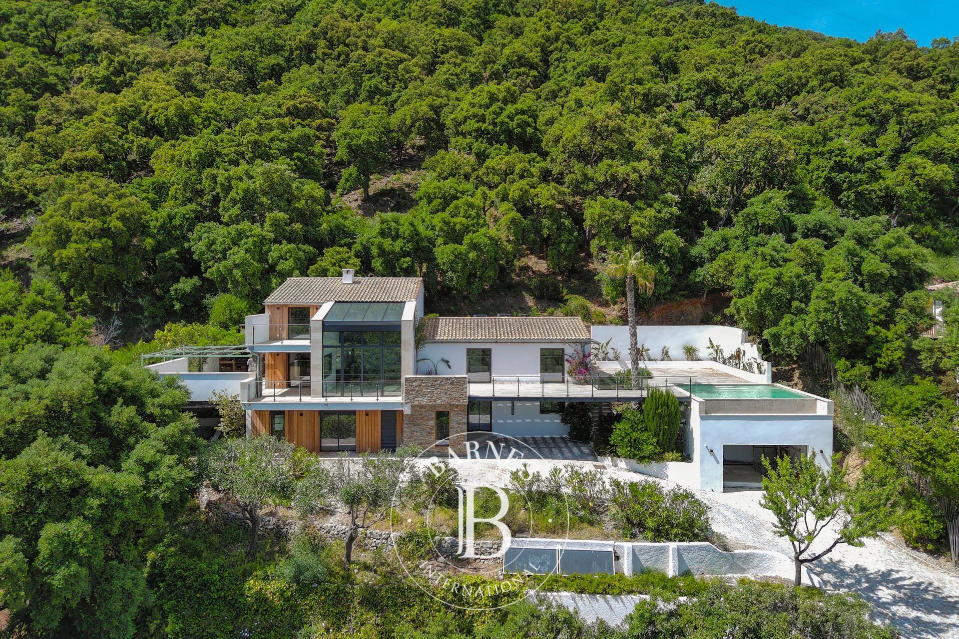 Cavalaire - Villa - entièrement rénovée - Très belle vue mer et collines - picture 3