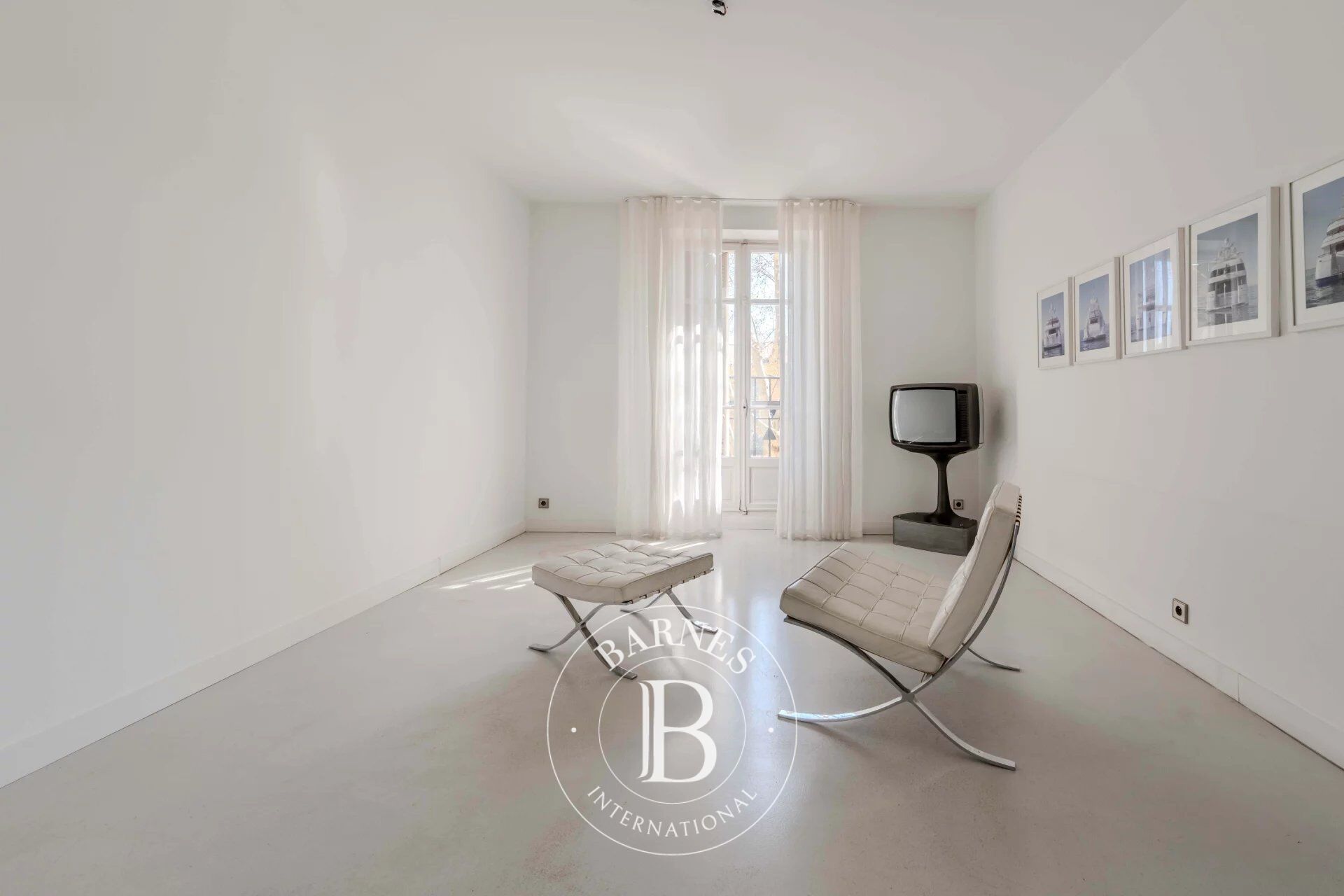 AIX-EN-PROVENCE – HISTORIC CENTER – APARTMENT 97M2 – 2 BEDROOMS – ELEVATOR – CELLAR - picture 3