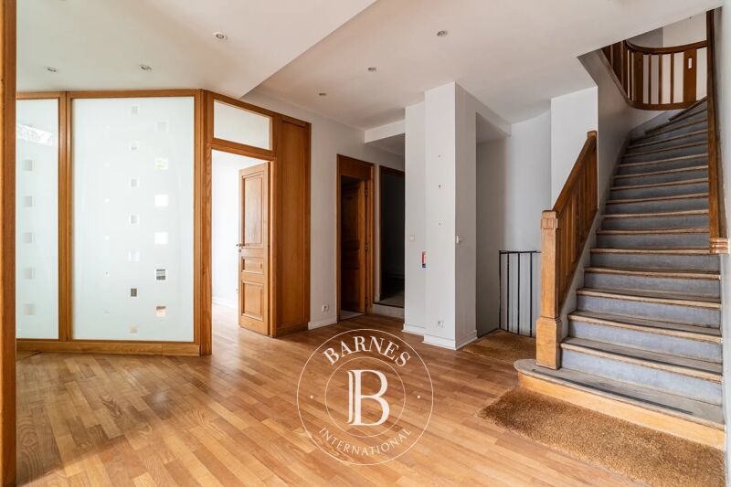 Paris 16 - Duplex with large basement - Atypical