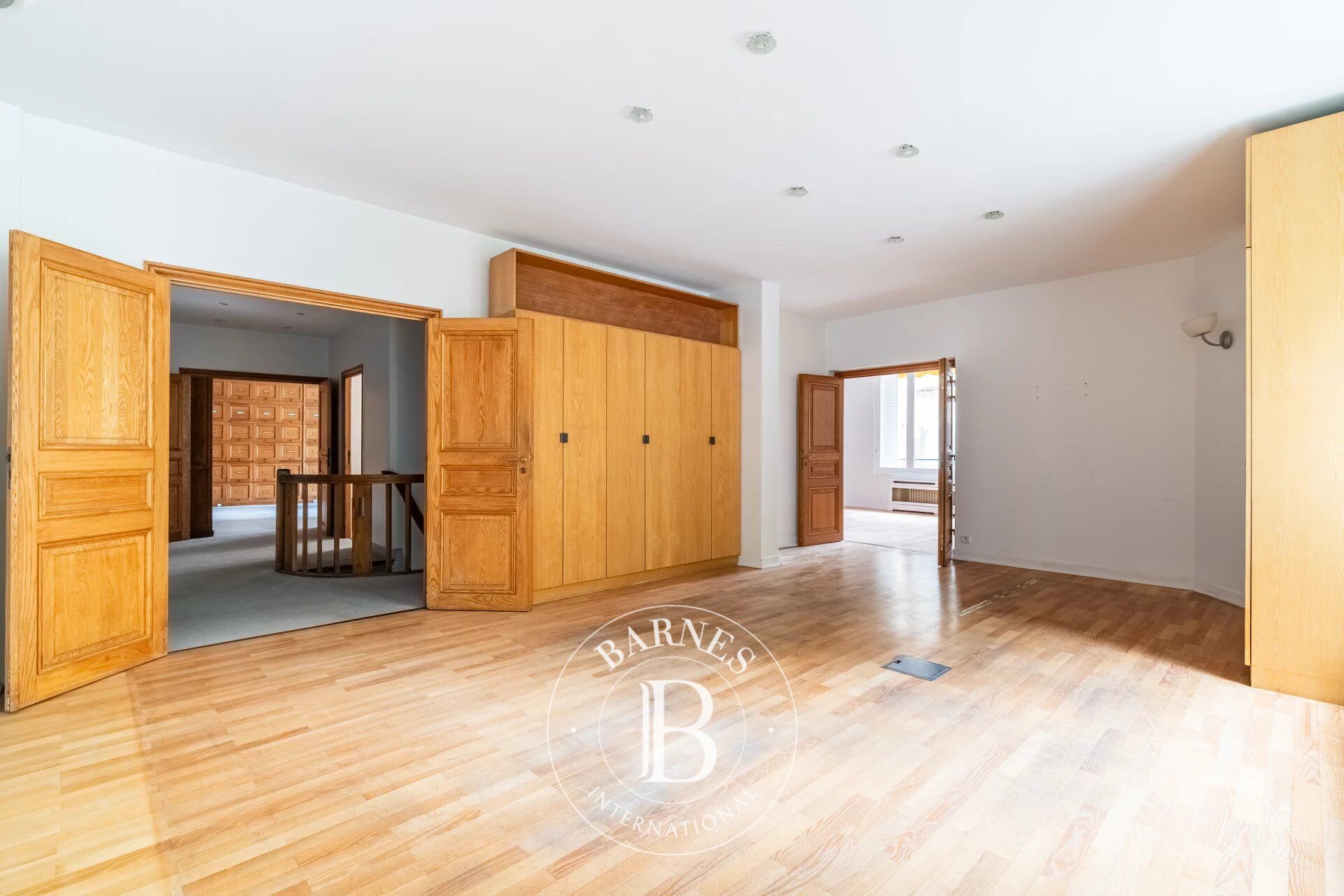 Paris 16ème - Duplex avec grand sous-sol - Atypique - picture 3