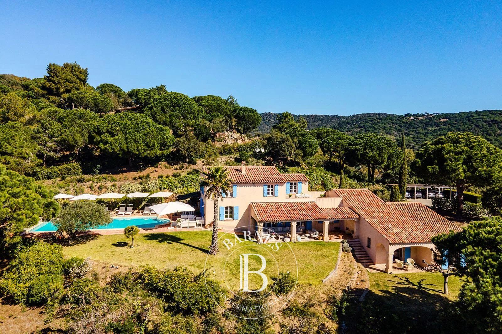 LA CROIX-VALMER - 6-BEDROOM VILLA - SWIMMING POOL - picture 1