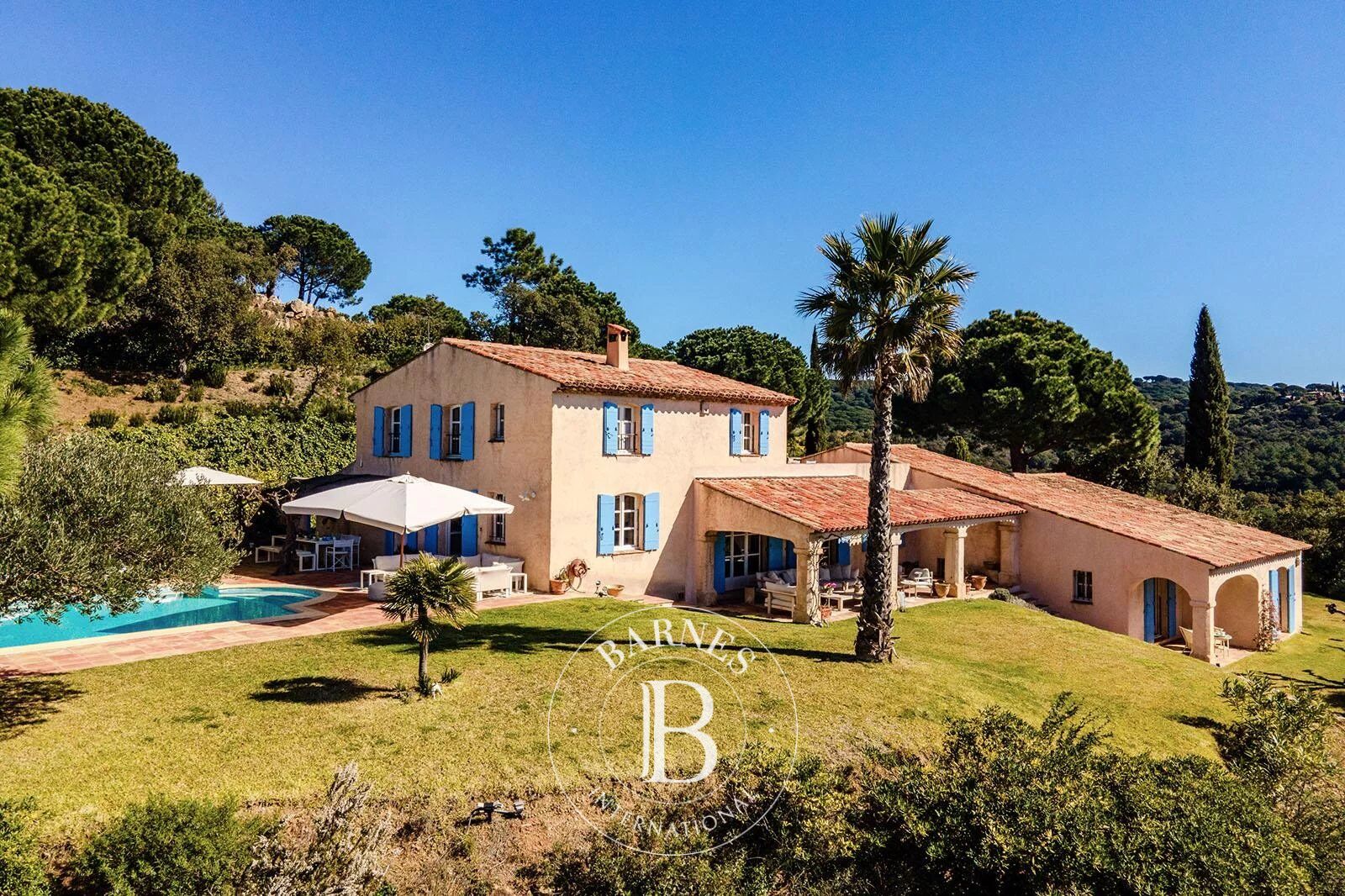 LA CROIX-VALMER - 6-BEDROOM VILLA - SWIMMING POOL - picture 2