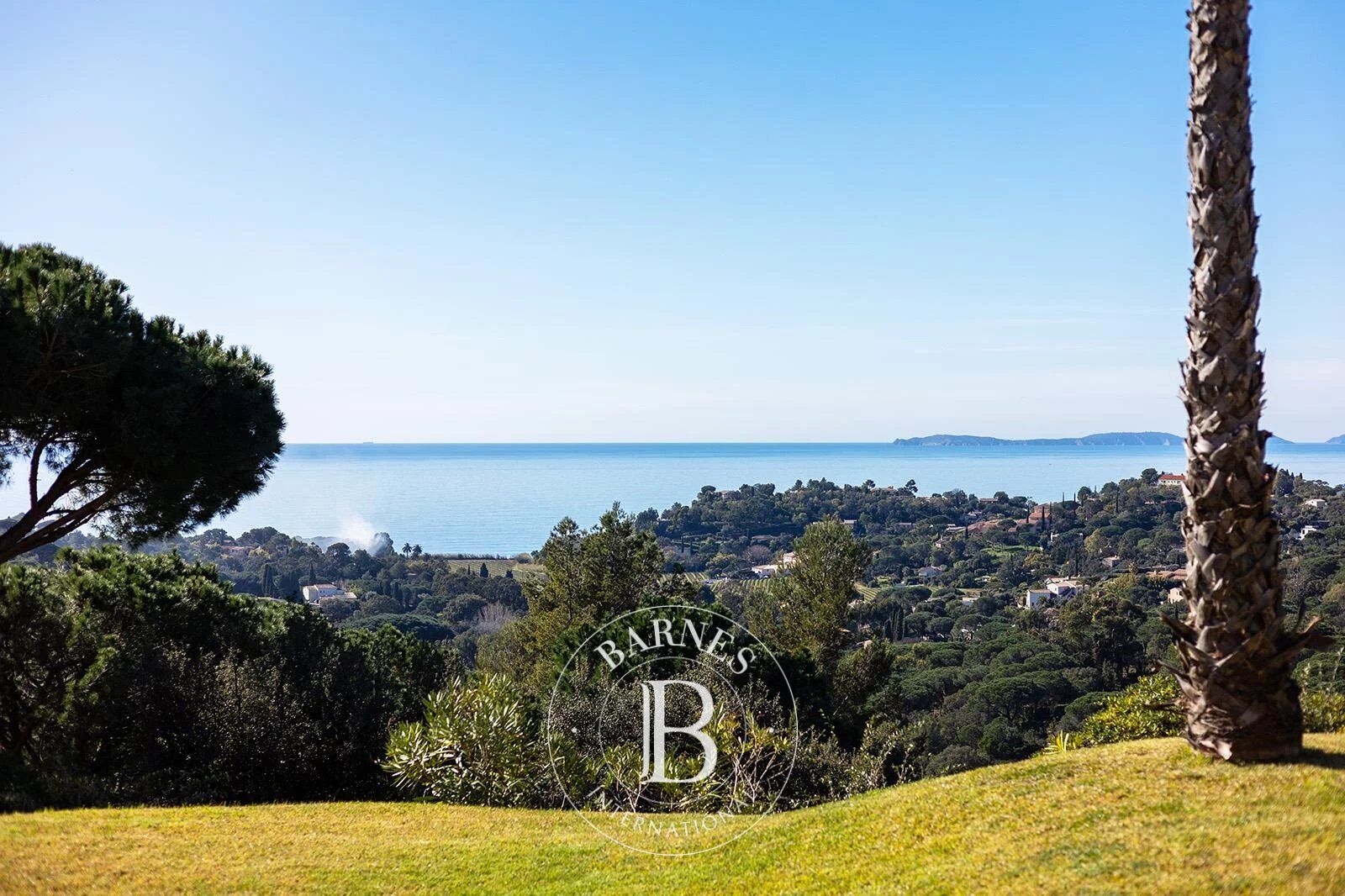 LA CROIX-VALMER - 6-BEDROOM VILLA - SWIMMING POOL - picture 3