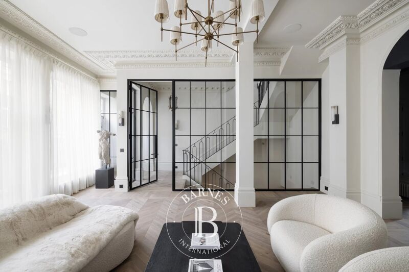 For Rent Townhouse | London - picture 1