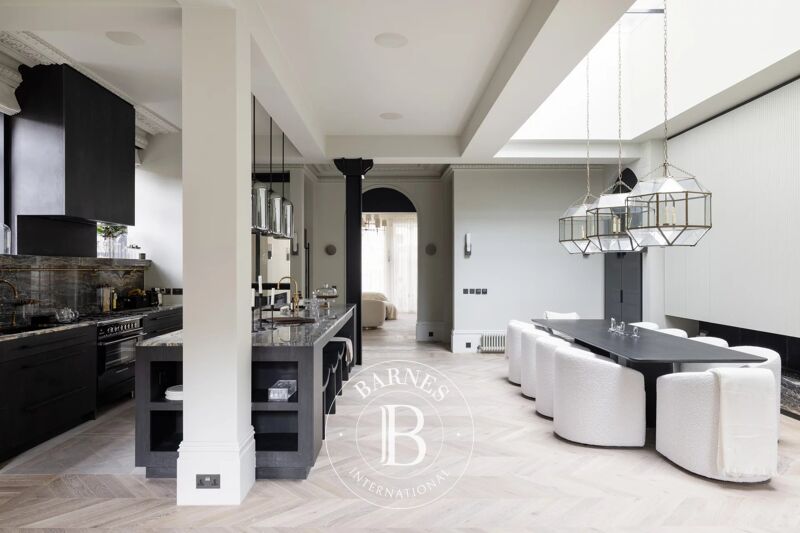 For Rent Townhouse | London - picture 3