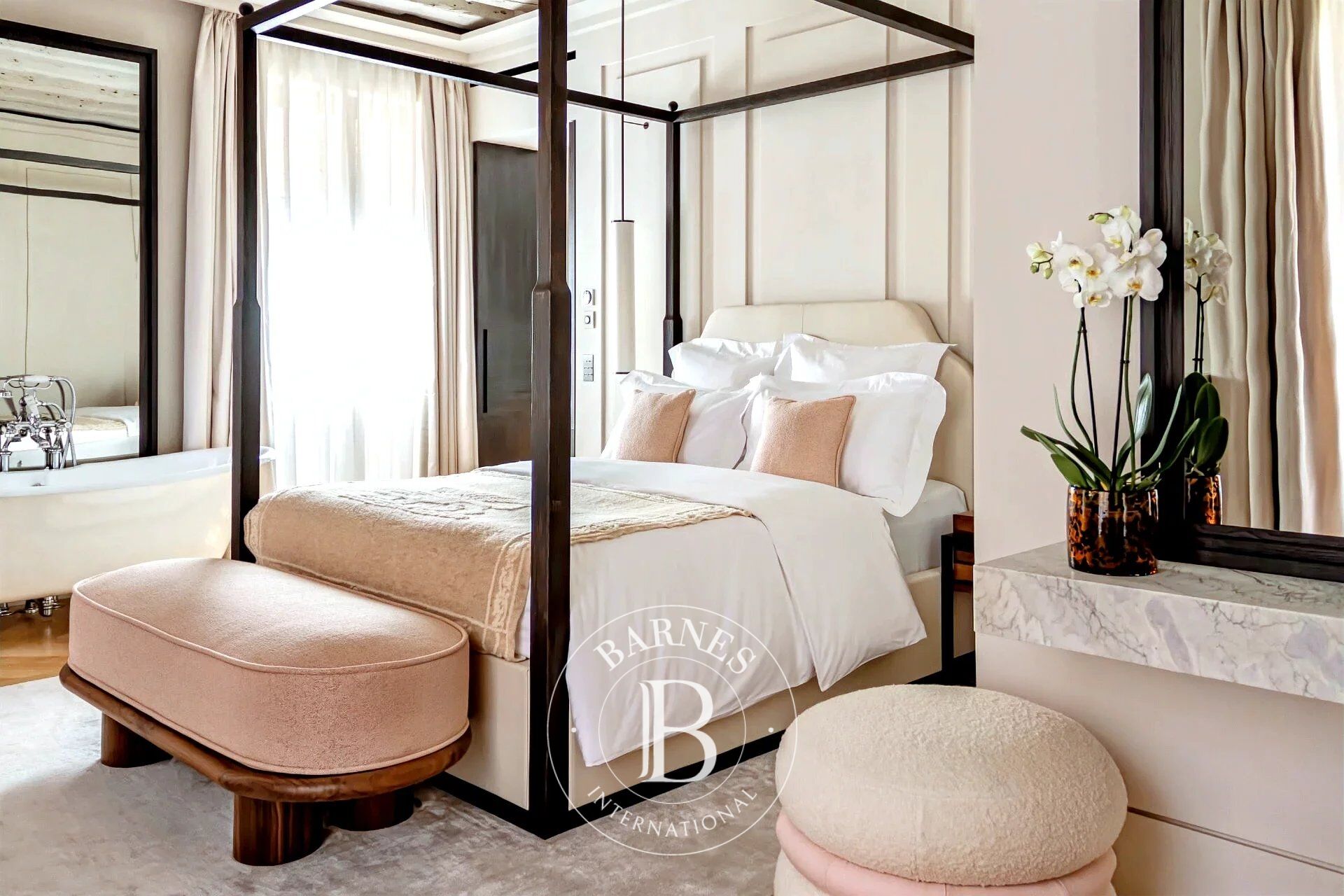 SUITE VII - picture 3