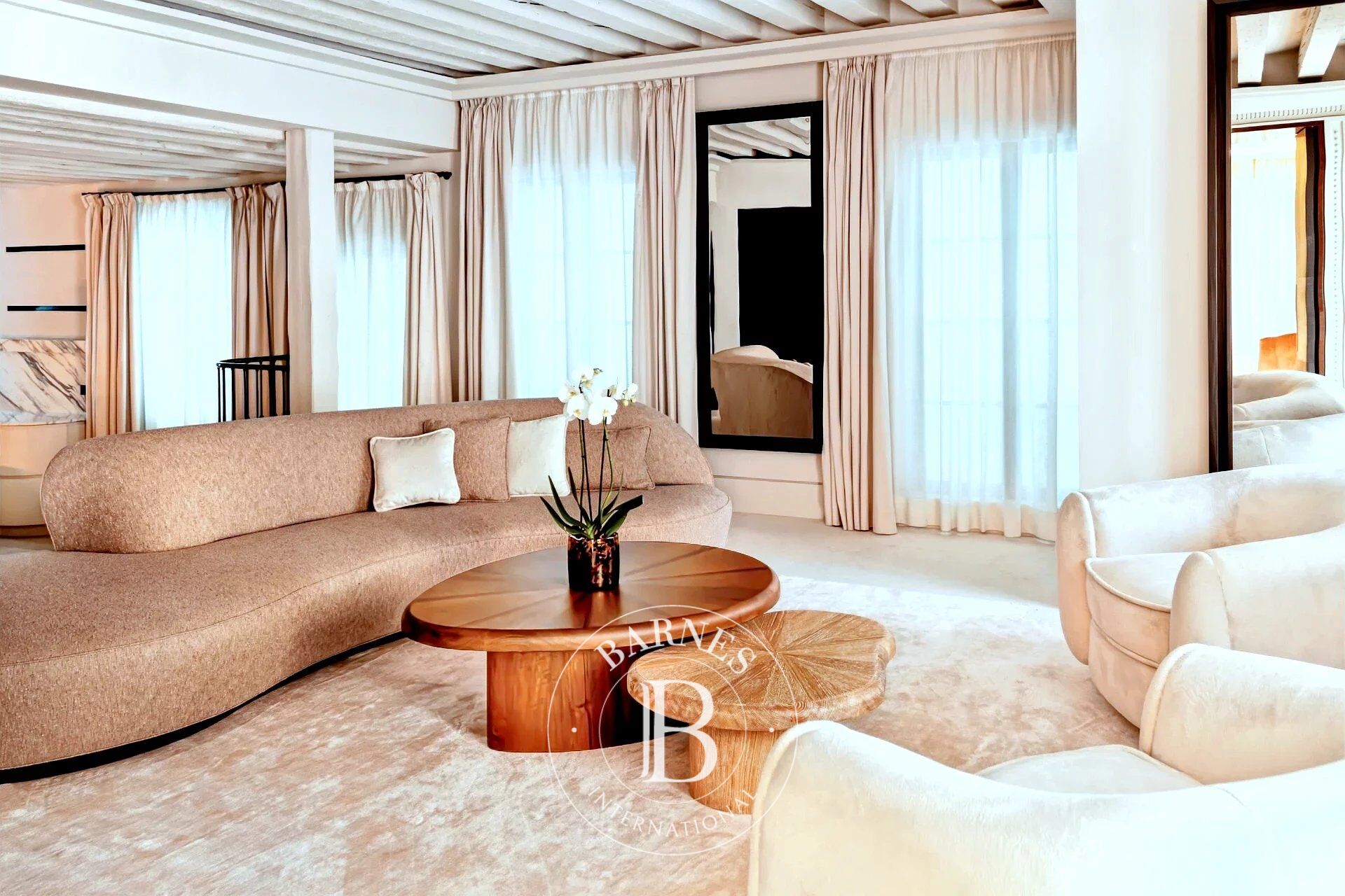 SUITE VII - picture 1